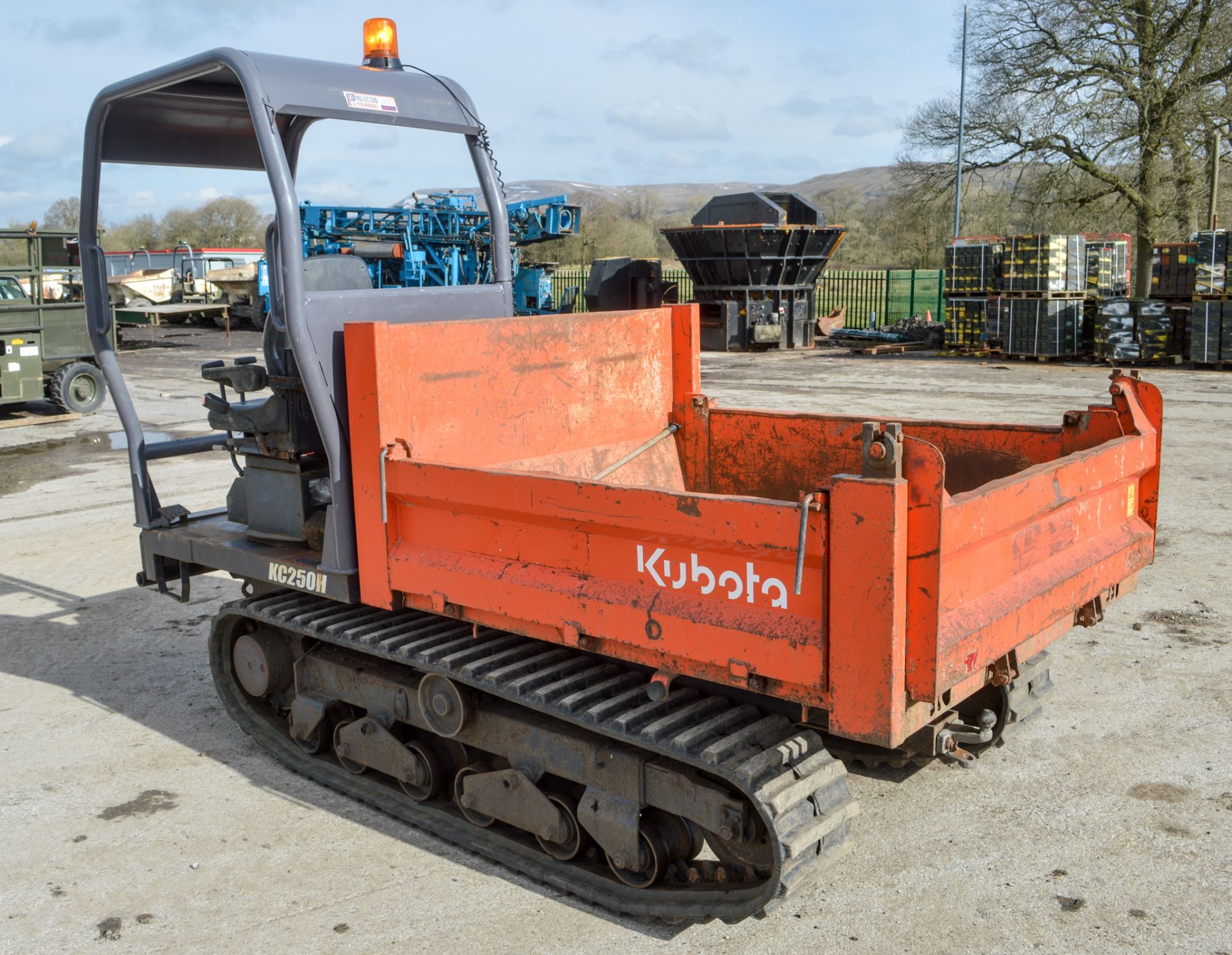 Kubota KC250H 2.5 tonne rubber tracked dumper Year: 2009 S/N: 10025 Recorded Hours: 1184 D331 - Image 4 of 9