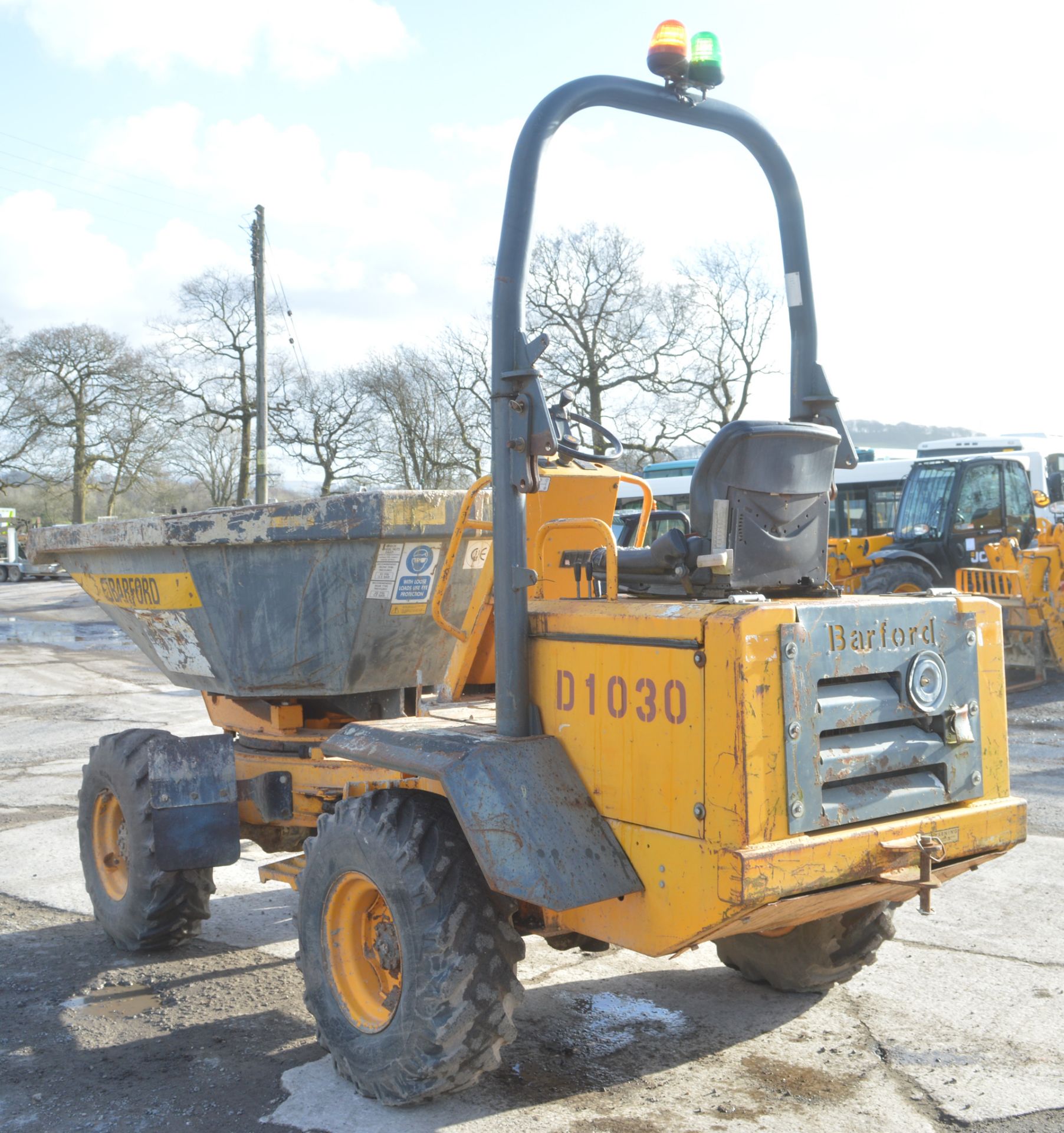 Barford SXR3000 3 tonne swivel skip dumper Year: 2007 S/N: HUA0060 Recorded Hours: 1721 D1030 - Image 4 of 11