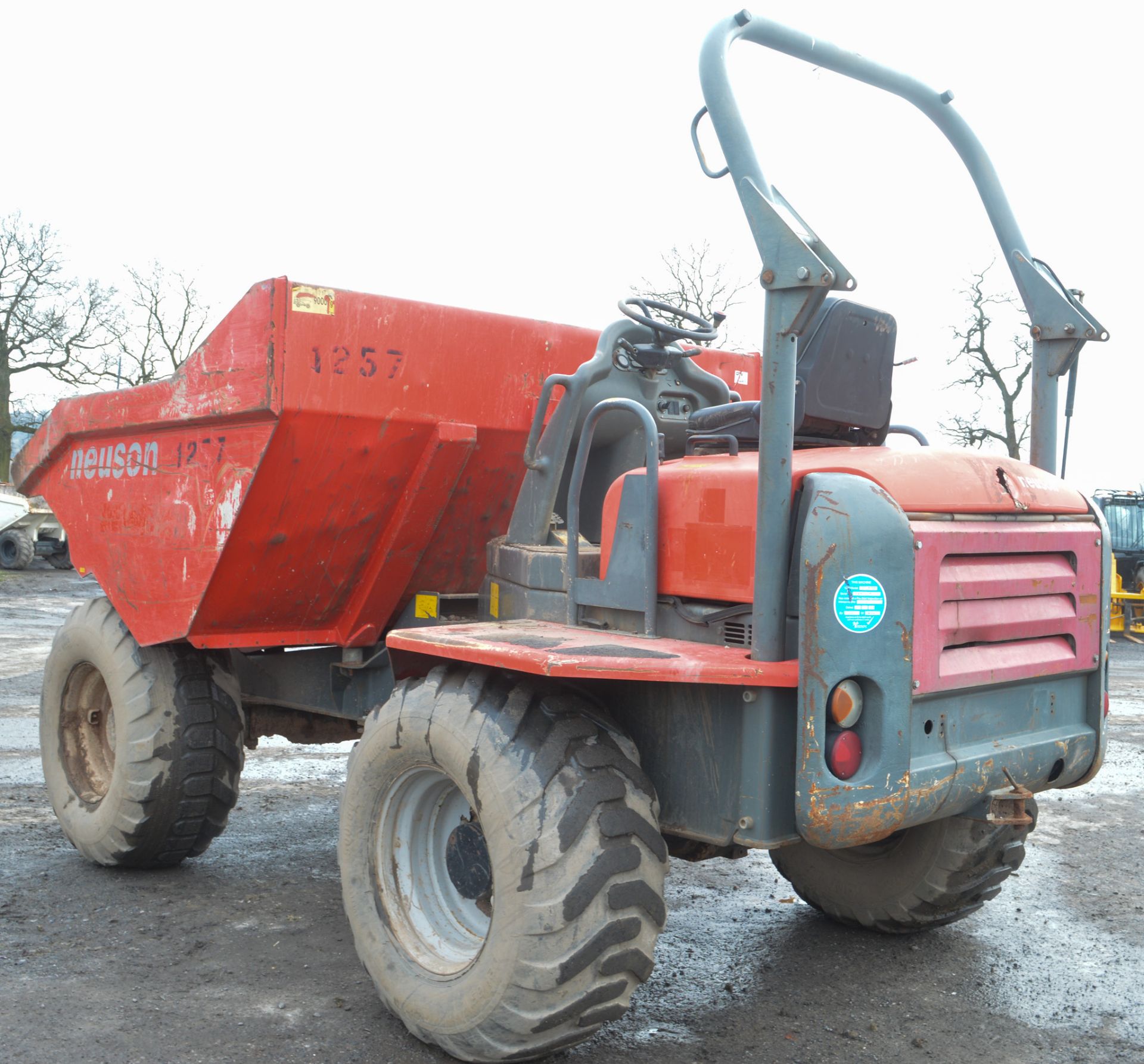 Neuson 9001 9 tonne straight skip dumper  Year: 2006  S/N: AB91110F Recorded hours: 3570 1257 - Image 4 of 11