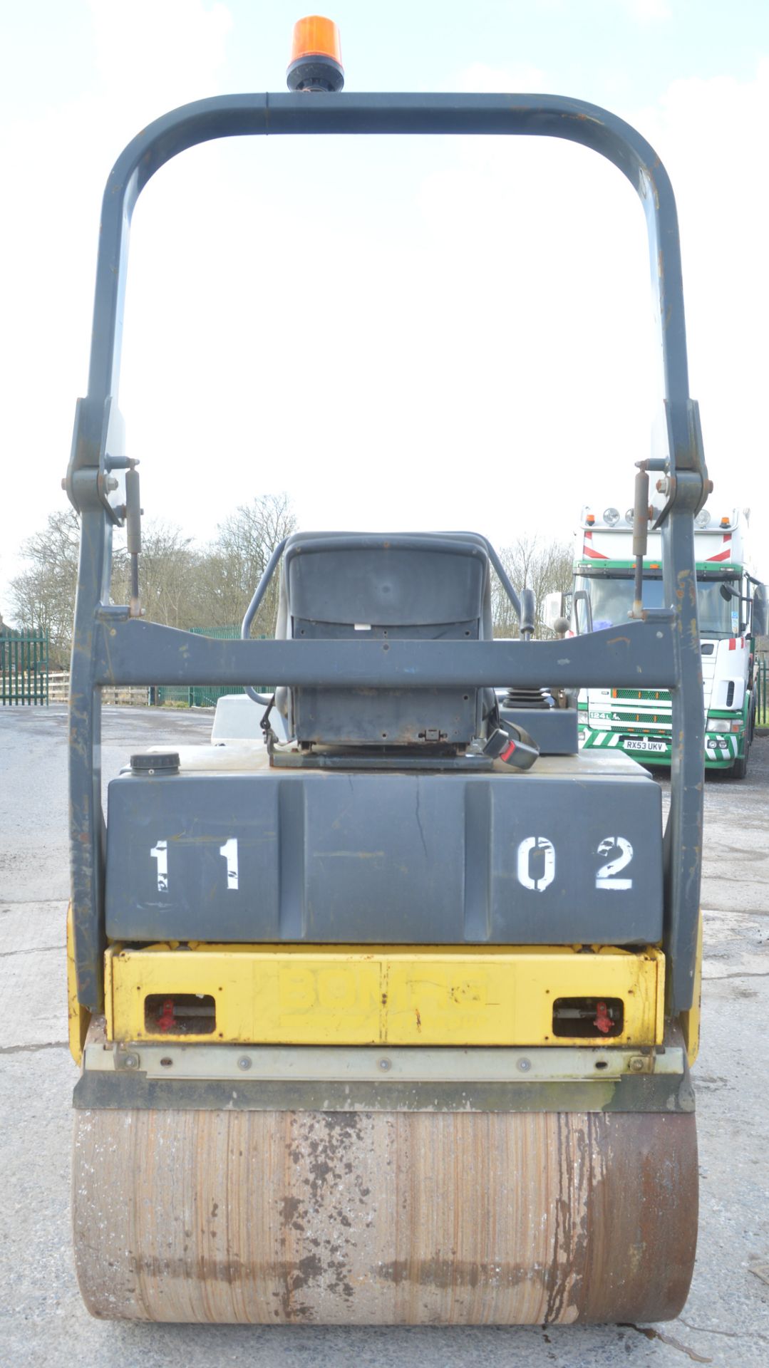 Bomag BW135 AD tandem axle ride on roller Year: 2007 S/N: 101650161105 Recorded Hours: 1052 R1102 - Image 6 of 7