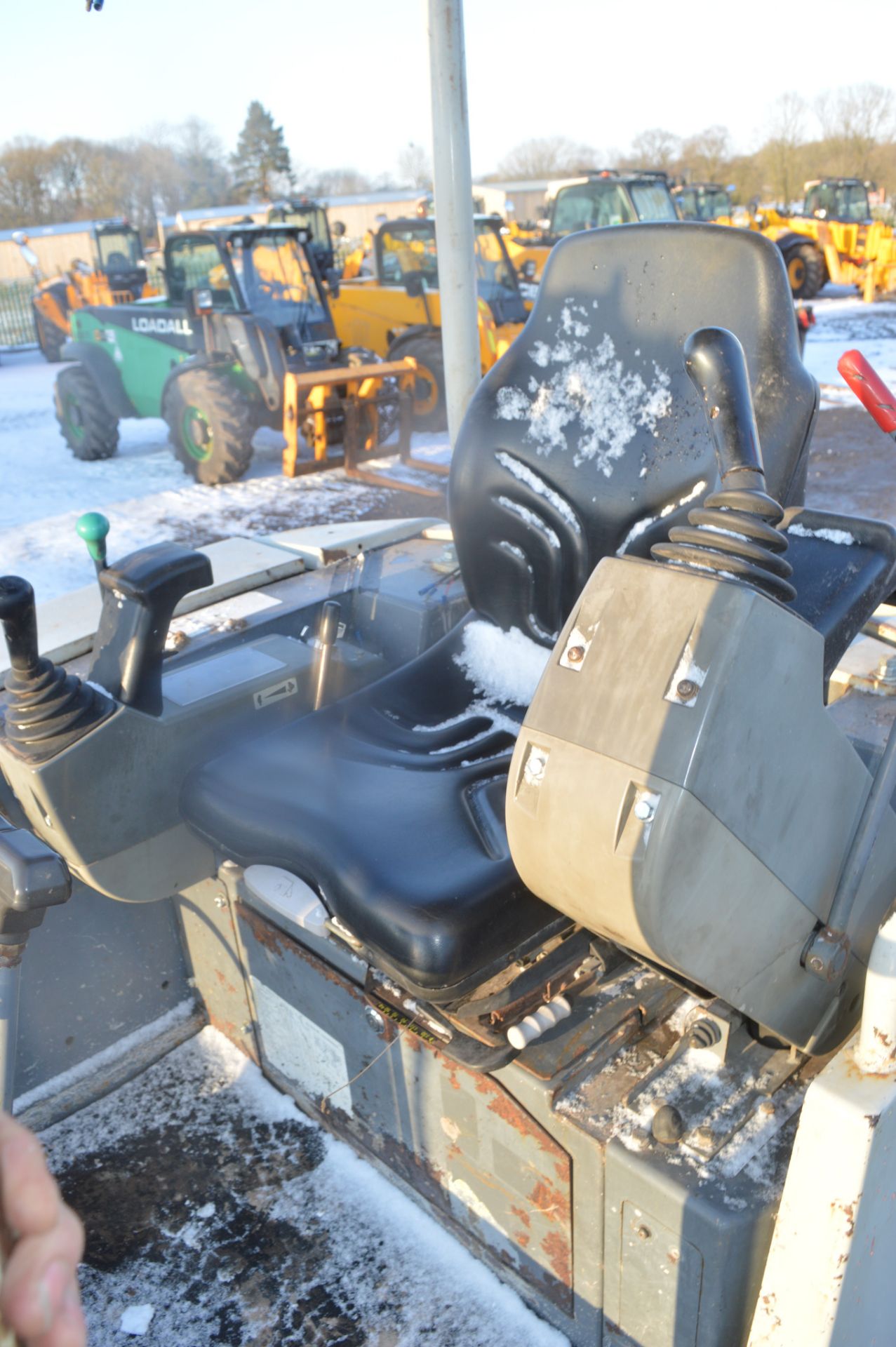 Takeuchi TB23R 2.3 tonne rubber tracked mini excavator Year: 2007 S/N: 12300872 Recorded hours: - Image 11 of 11