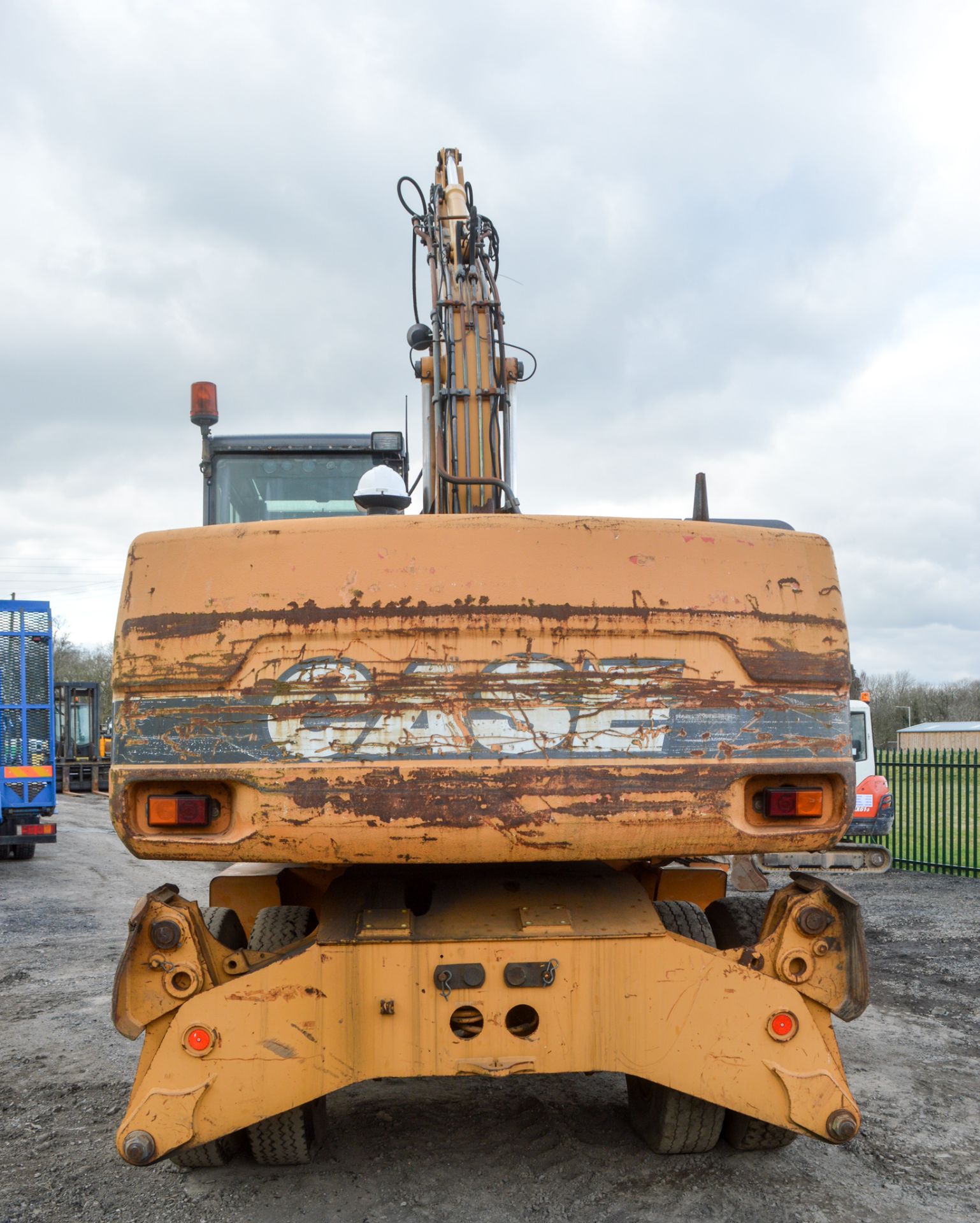 Case W170 17 tonne wheeled excavator Year: 2003 S/N: 232676 Recorded Hours: 10580 blade, piped & - Image 6 of 10