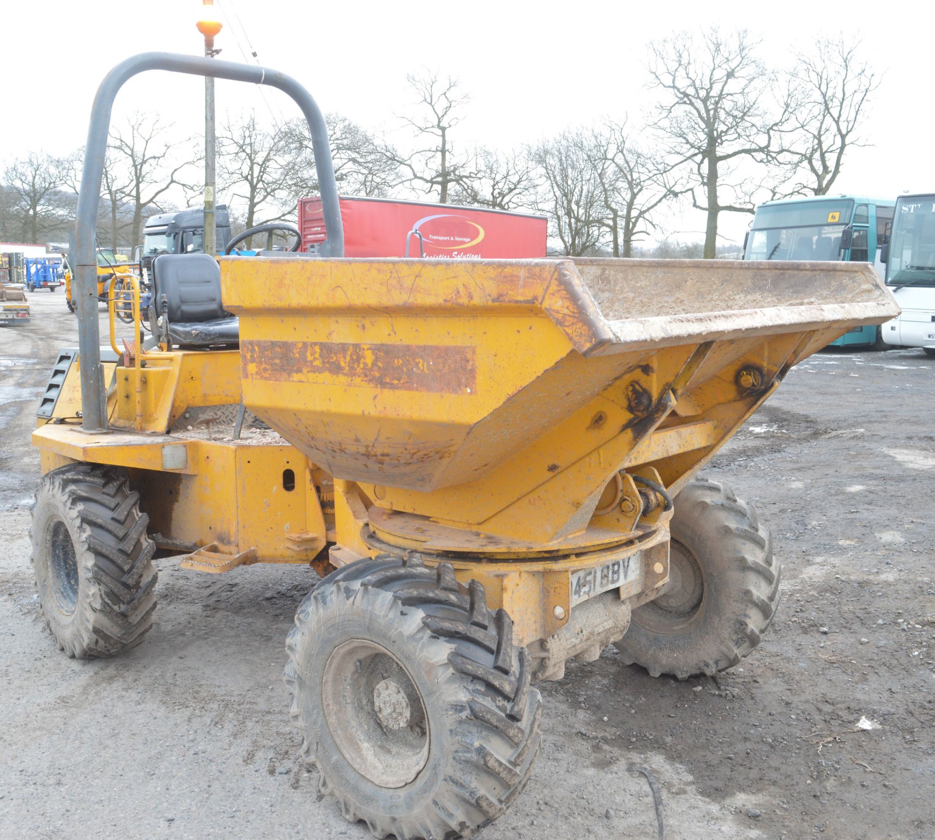 Benford 3 tonne swivel skip dumper  Year: 2003 S/N: E304A5136     Recorded hours: 3026 DPR043 - Image 2 of 11