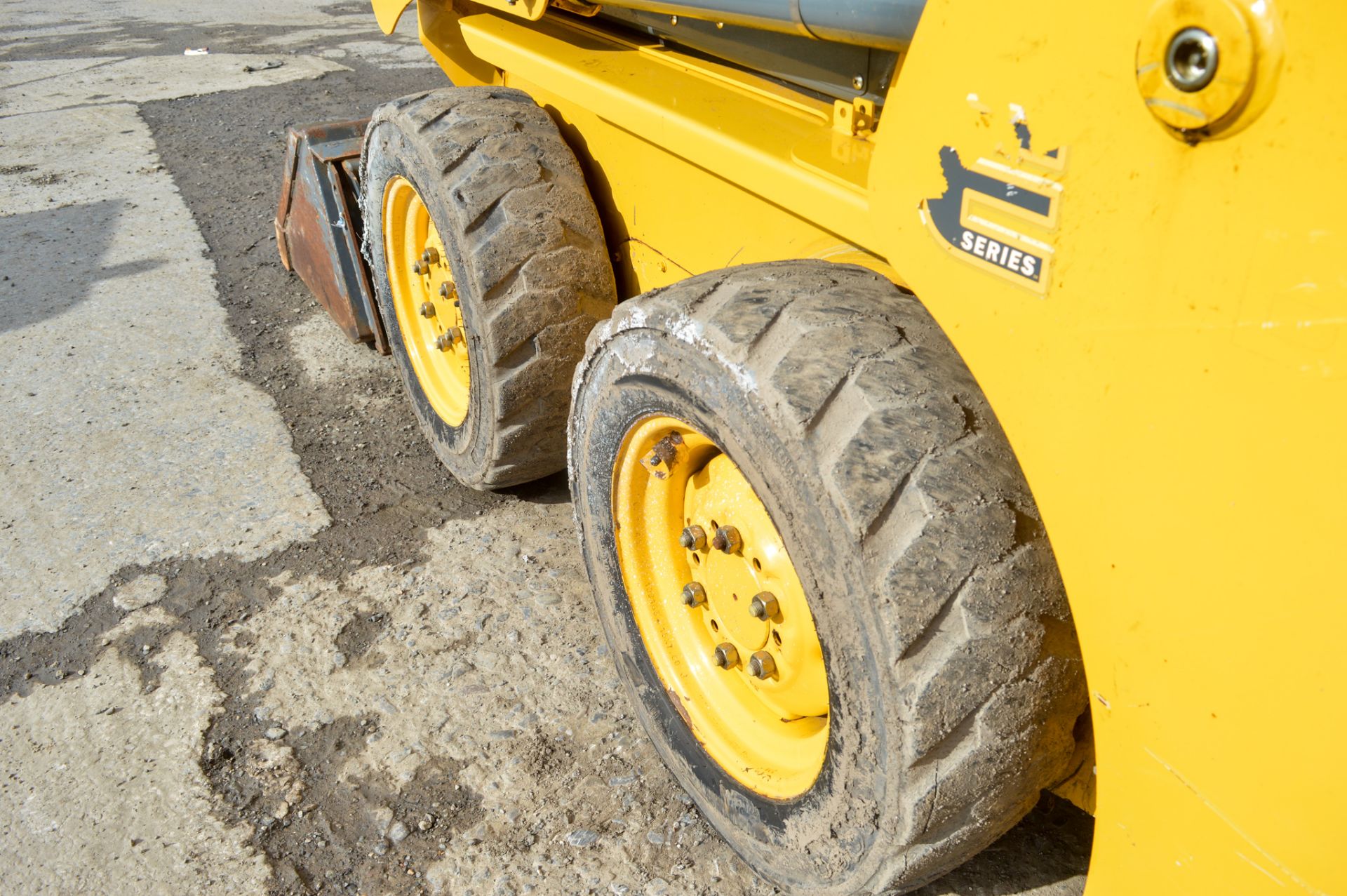 Gehl 3840 E Series skid steer loader Year: 2016 S/N: E005501 Recorded Hours: 436 c/w bucket - Image 7 of 10