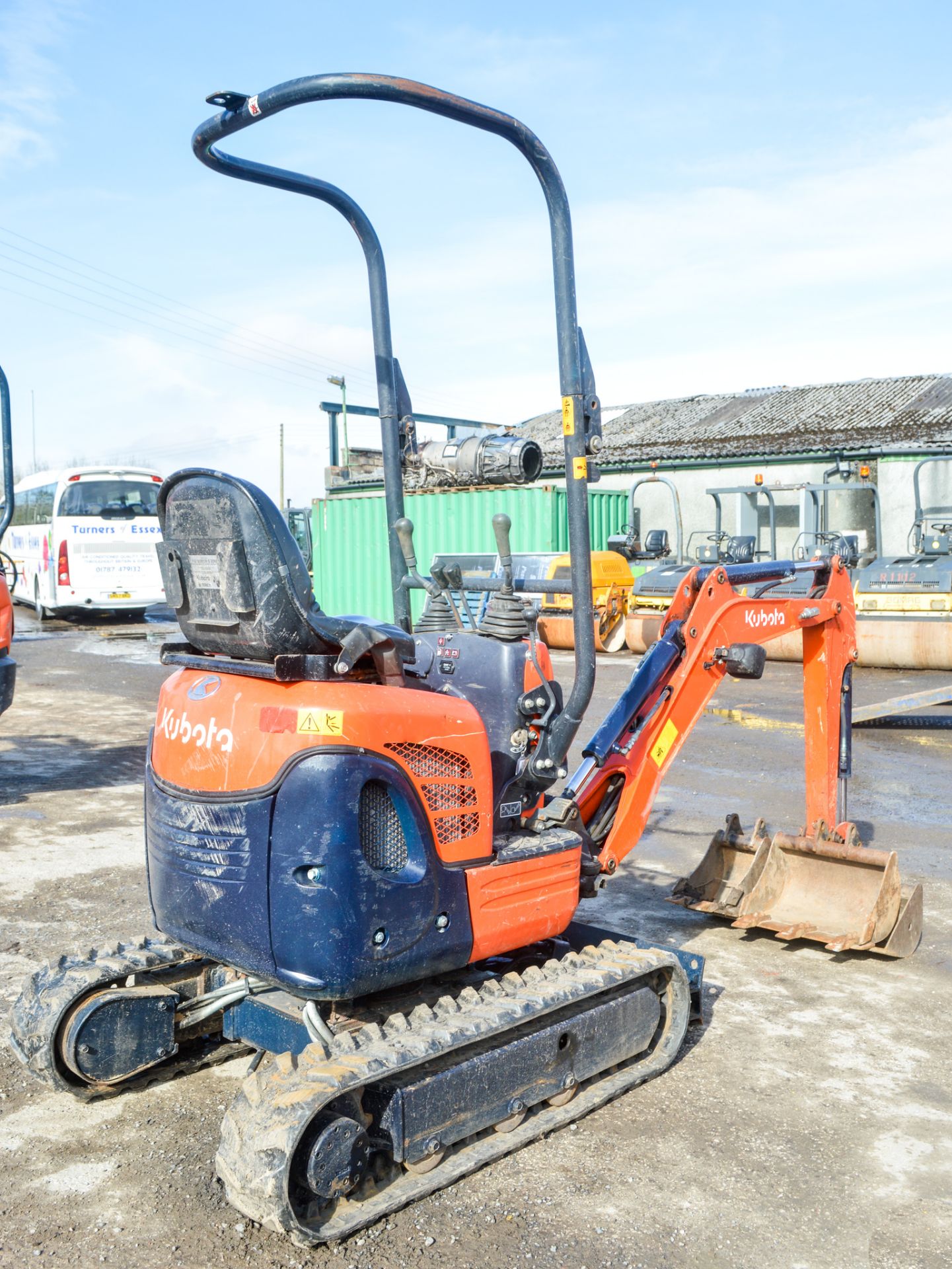 Kubota U10-3 0.8 tonne rubber tracked micro excavator Year: 2015 S/N: 25023 Recorded Hours: 1030 - Image 3 of 11