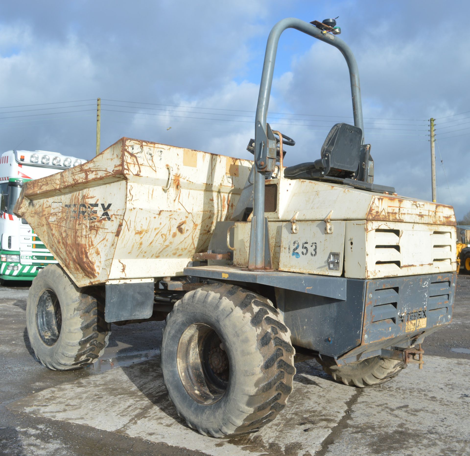 Benford Terex 9 tonne straight skip dumper Year: 2007 S/N: E704FM227 Recorded Hours: 4077 1253 - Image 2 of 11