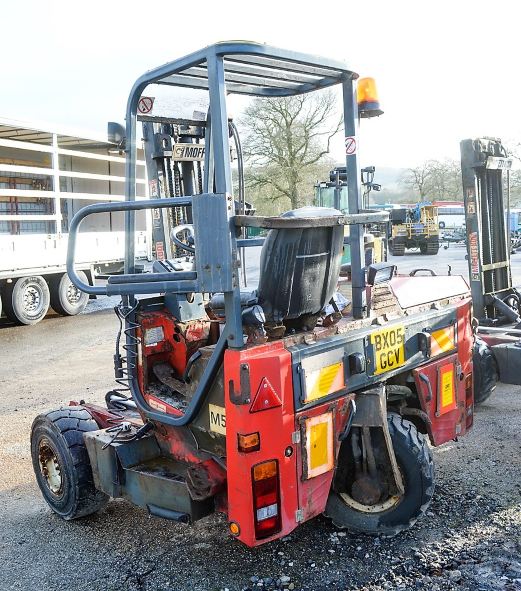 Moffet M5 20.3 diesel driven truck mountable fork lift truck Year: 2005 S/N: E030205 Recorded Hours: - Image 3 of 6