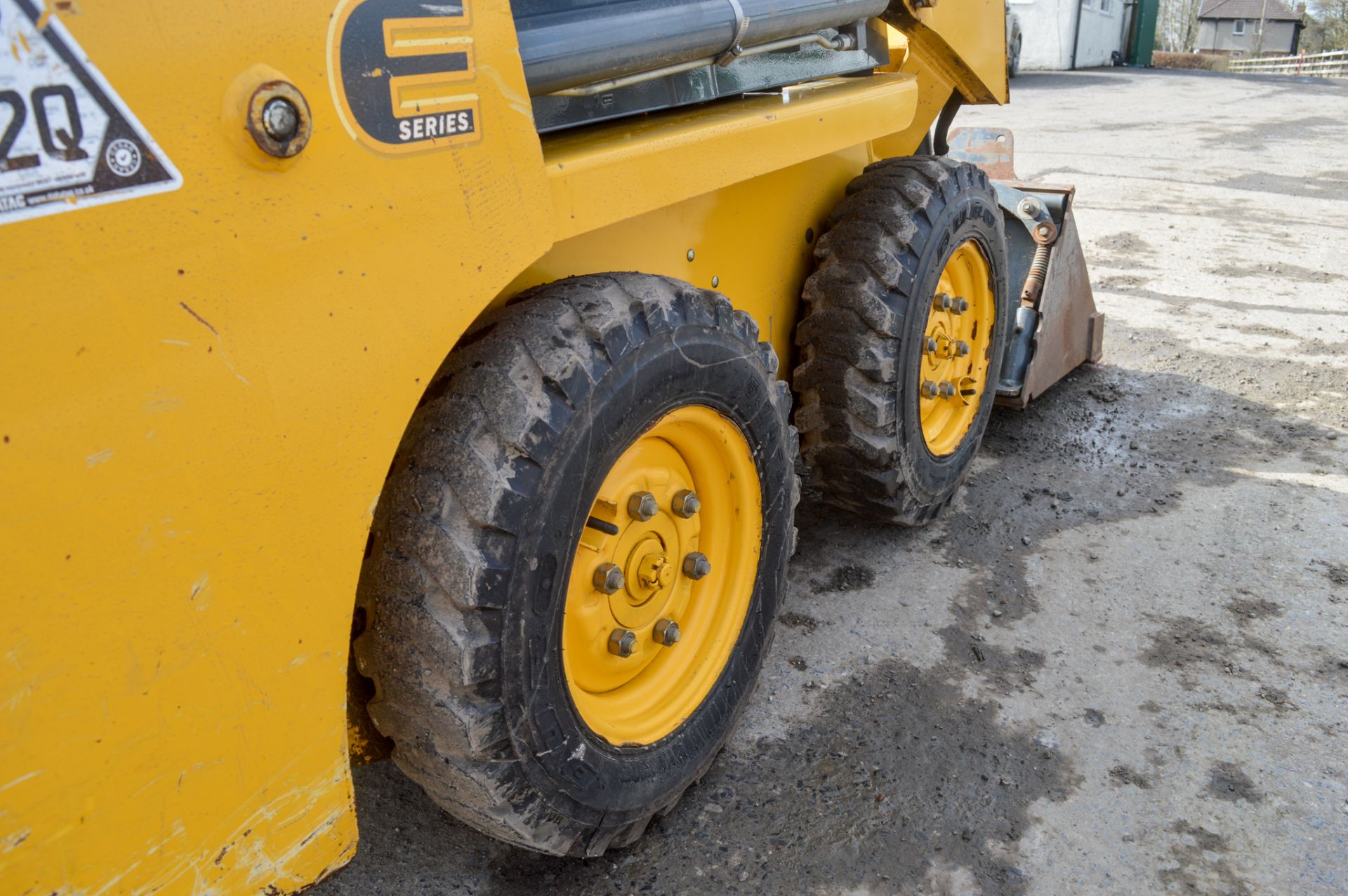 Gehl 1640 E Series skid steer loader Year: 2015 S/N: 12217 Recorded Hours: 524 c/w bucket B336 - Image 8 of 10