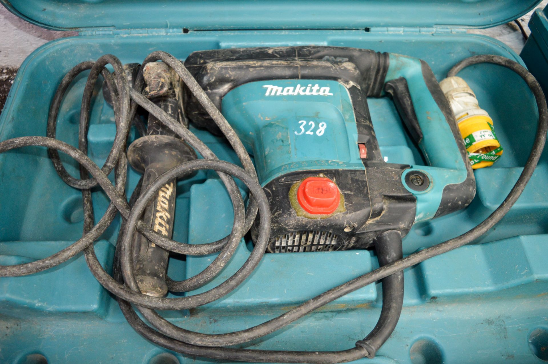 Makita 110v SDS hammer drill c/w carry case A639363