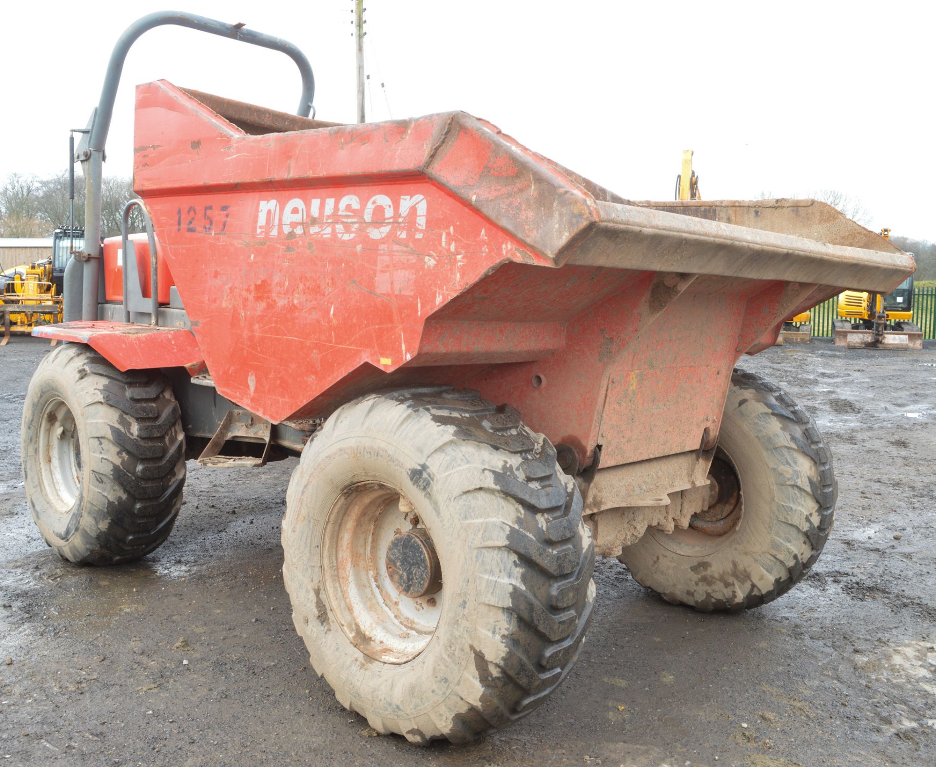 Neuson 9001 9 tonne straight skip dumper  Year: 2006  S/N: AB91110F Recorded hours: 3570 1257 - Image 2 of 11