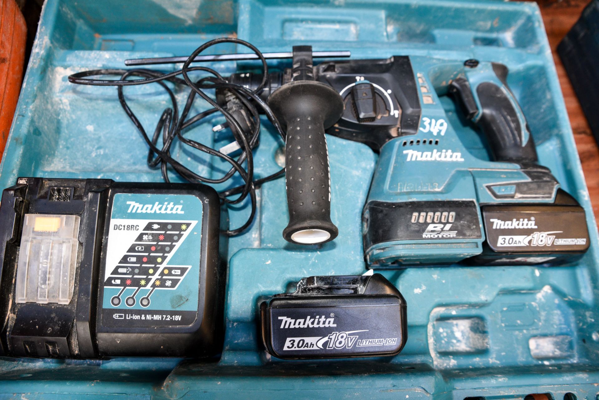 Makita 18v cordless SDS hammer drill c/w 2 batteries, charger & carry case A636478