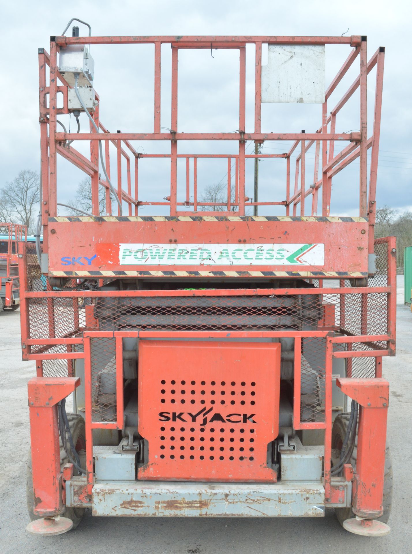 Skyjack SJ881 RT 40 ft 4WD diesel driven scissor lift access platform Year: 2008 S/N: 40000457 - Image 6 of 12