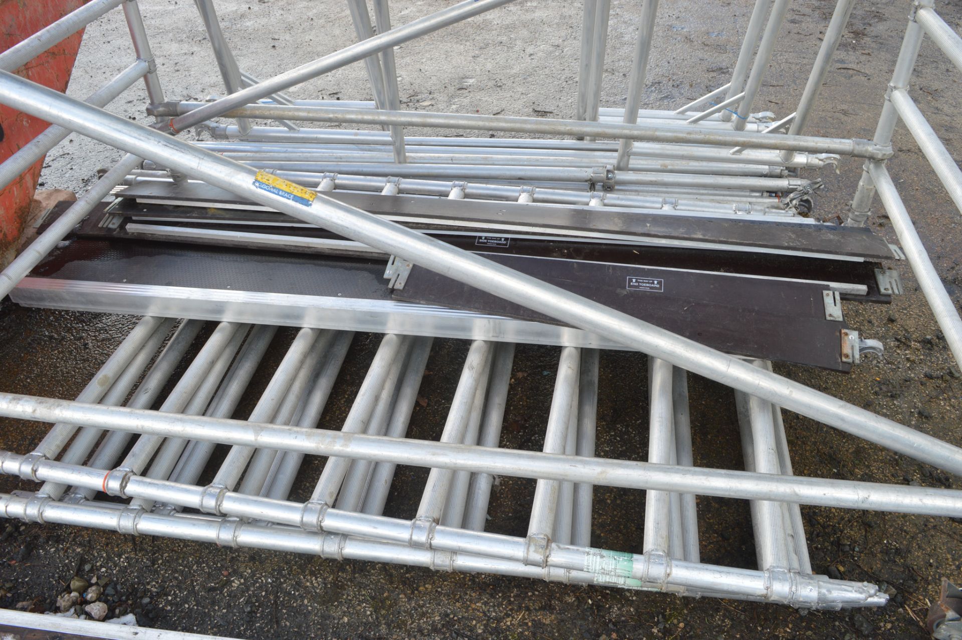 Octo 250 series aluminium scaffold access tower Comprising of approximately 6 ends, 3 tread - Image 3 of 3