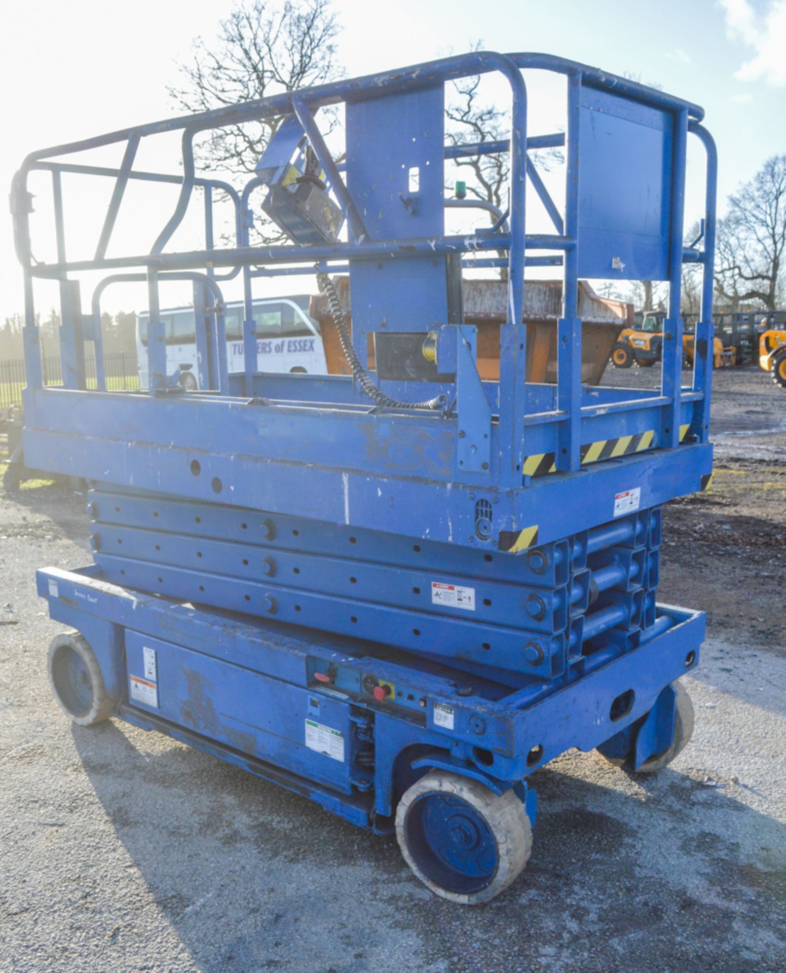 Genie Lift GS2646 26 ft battery election scissor lift access platform Year: 1998 S/N: 3824 - Image 2 of 5