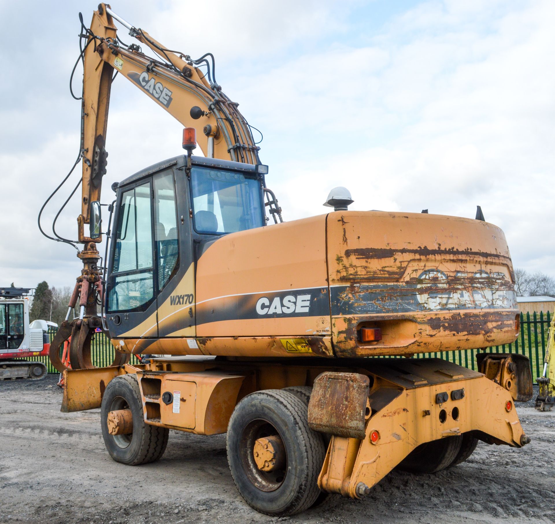 Case W170 17 tonne wheeled excavator Year: 2003 S/N: 232676 Recorded Hours: 10580 blade, piped & - Image 4 of 10