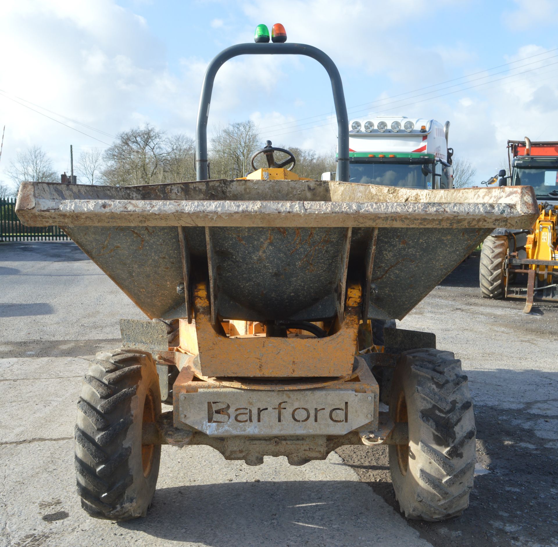 Barford SXR3000 3 tonne swivel skip dumper Year: 2007 S/N: HUA0060 Recorded Hours: 1721 D1030 - Image 5 of 11