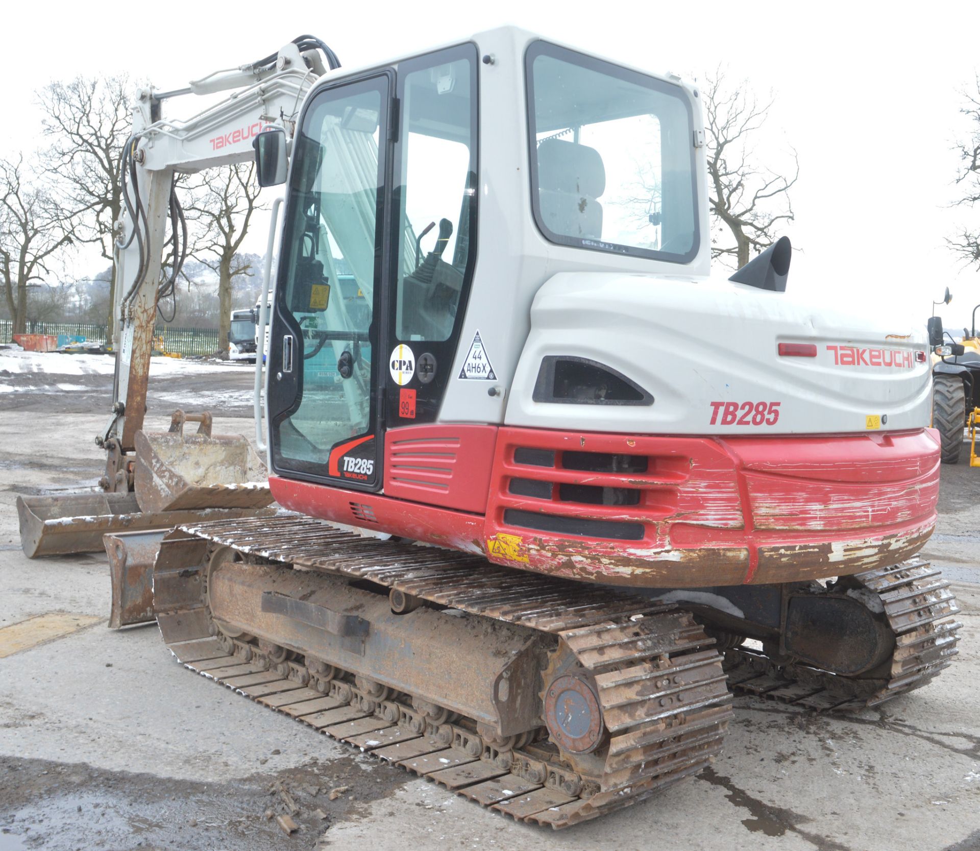 Takeuchi TB285 8.5 tonne steel tracked midi excavator Year: 2013 S/N: 185001002 - Image 2 of 11