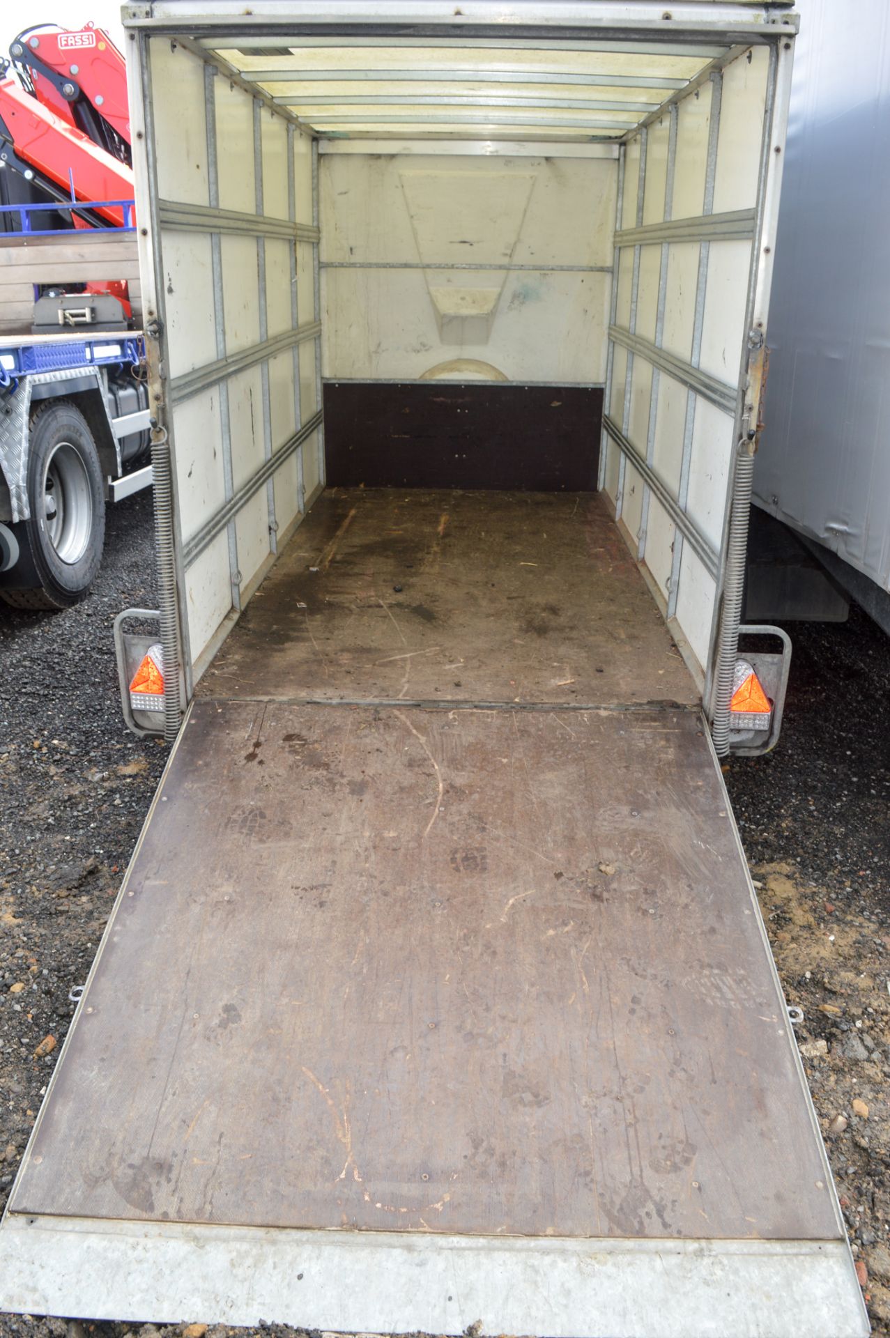 Bateson BV 85 8' by 5' tandem axle box trailer Year: 2012 S/N: 41243 c/w hitch lock key - Image 3 of 3