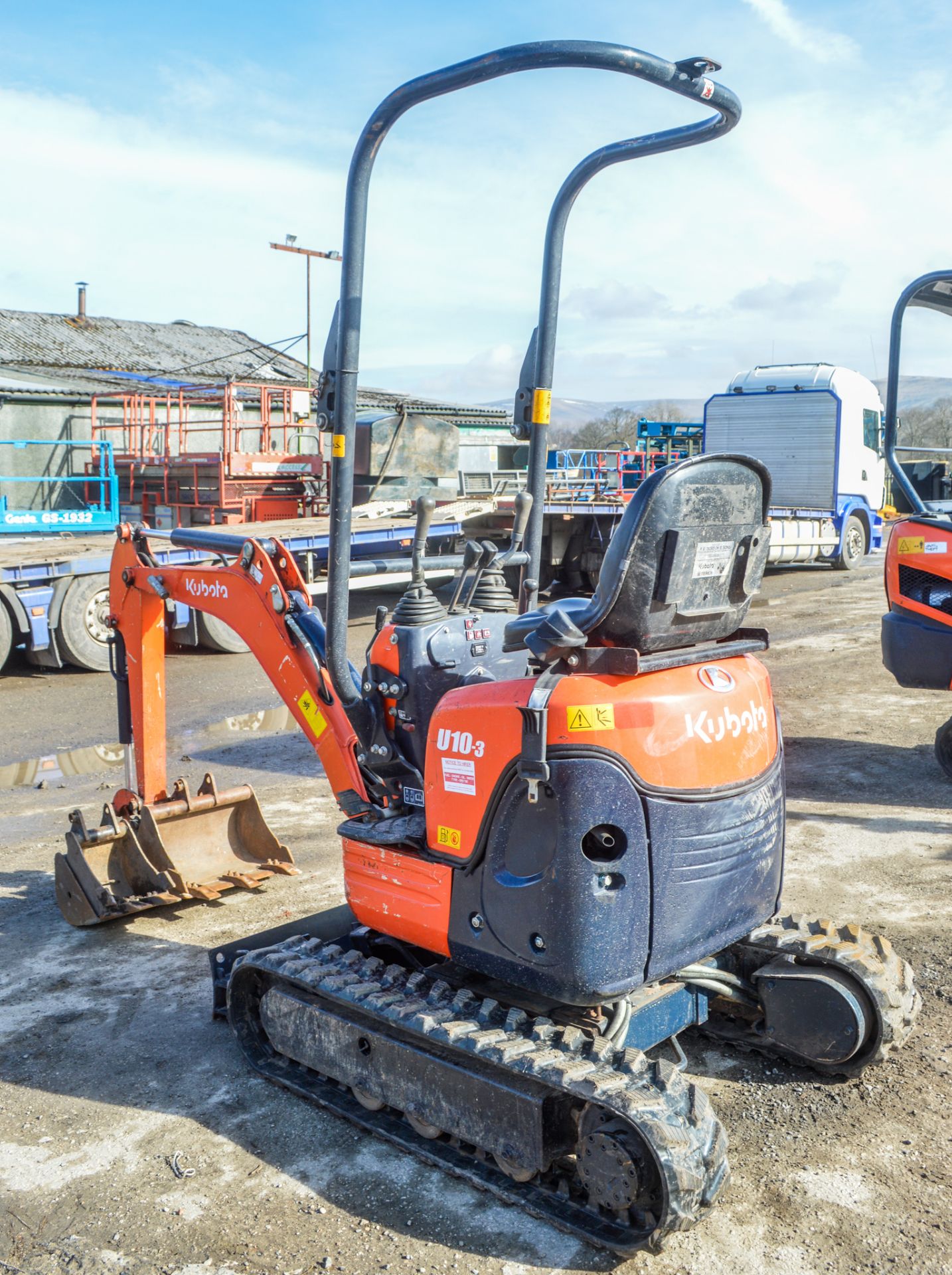 Kubota U10-3 0.8 tonne rubber tracked micro excavator Year: 2015 S/N: 25023 Recorded Hours: 1030 - Image 2 of 11