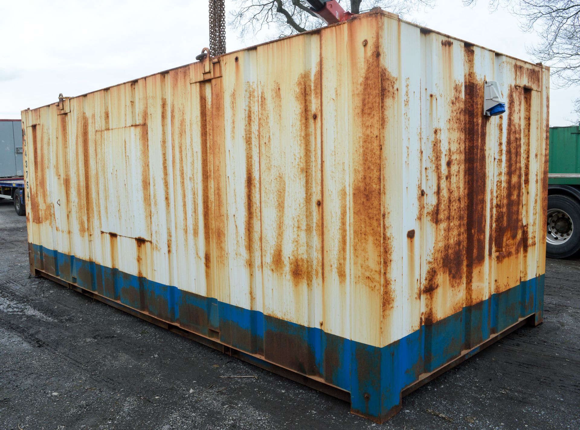 21 ft x 9 ft steel store site unit c/w keys A343754 - Image 3 of 5