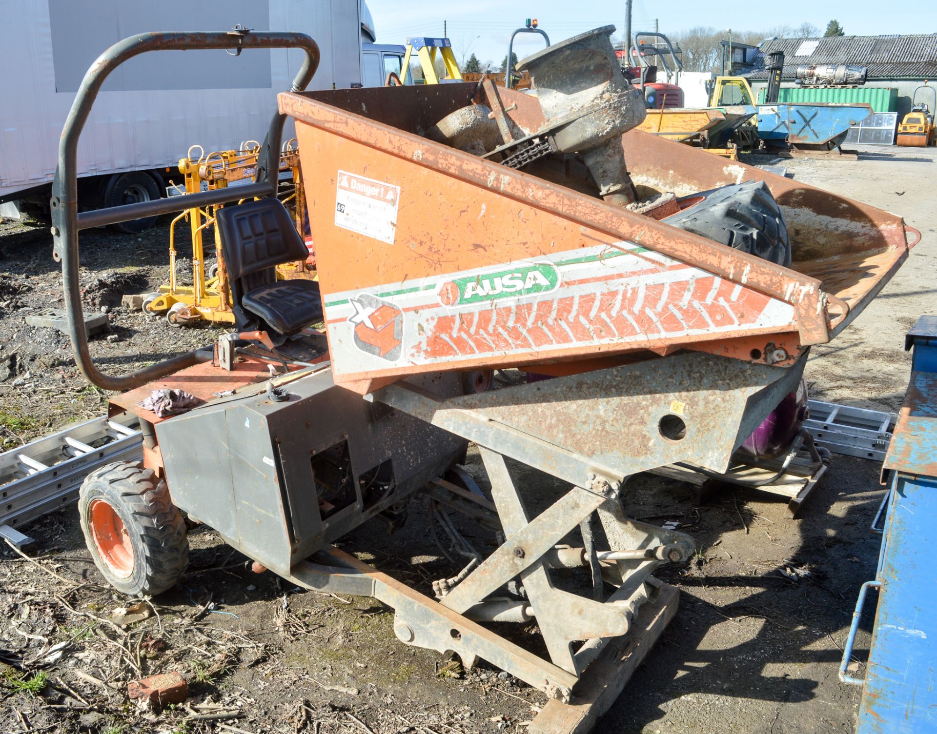 Ausa 108DA 1 tonne high tip dumper Year: 2002 S/N: 394-29205 ** For spares** - Image 2 of 5