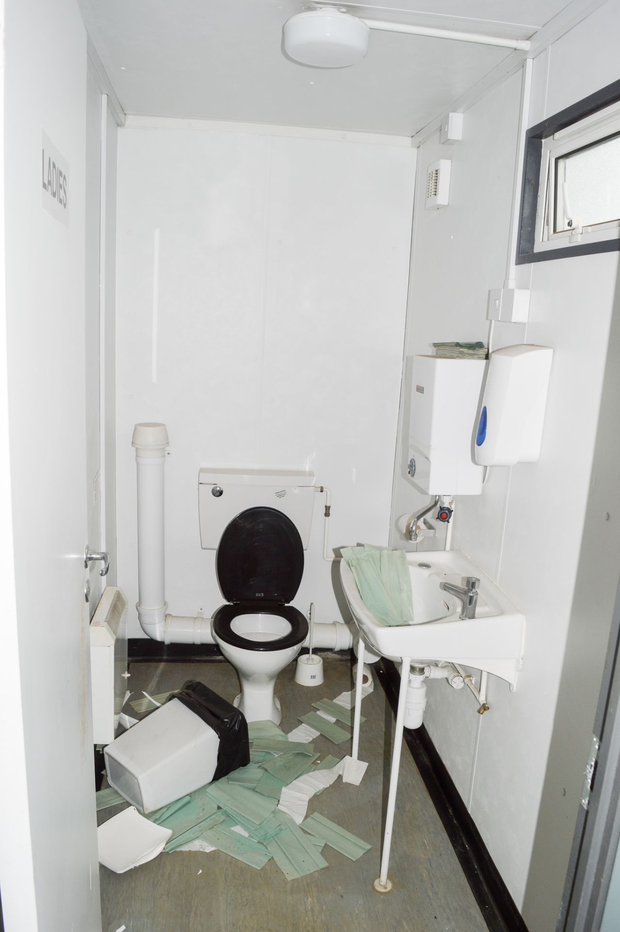 32 ft x 9 ft steel anti vandal toilet & office site unit comprising of office room, single - Image 6 of 8