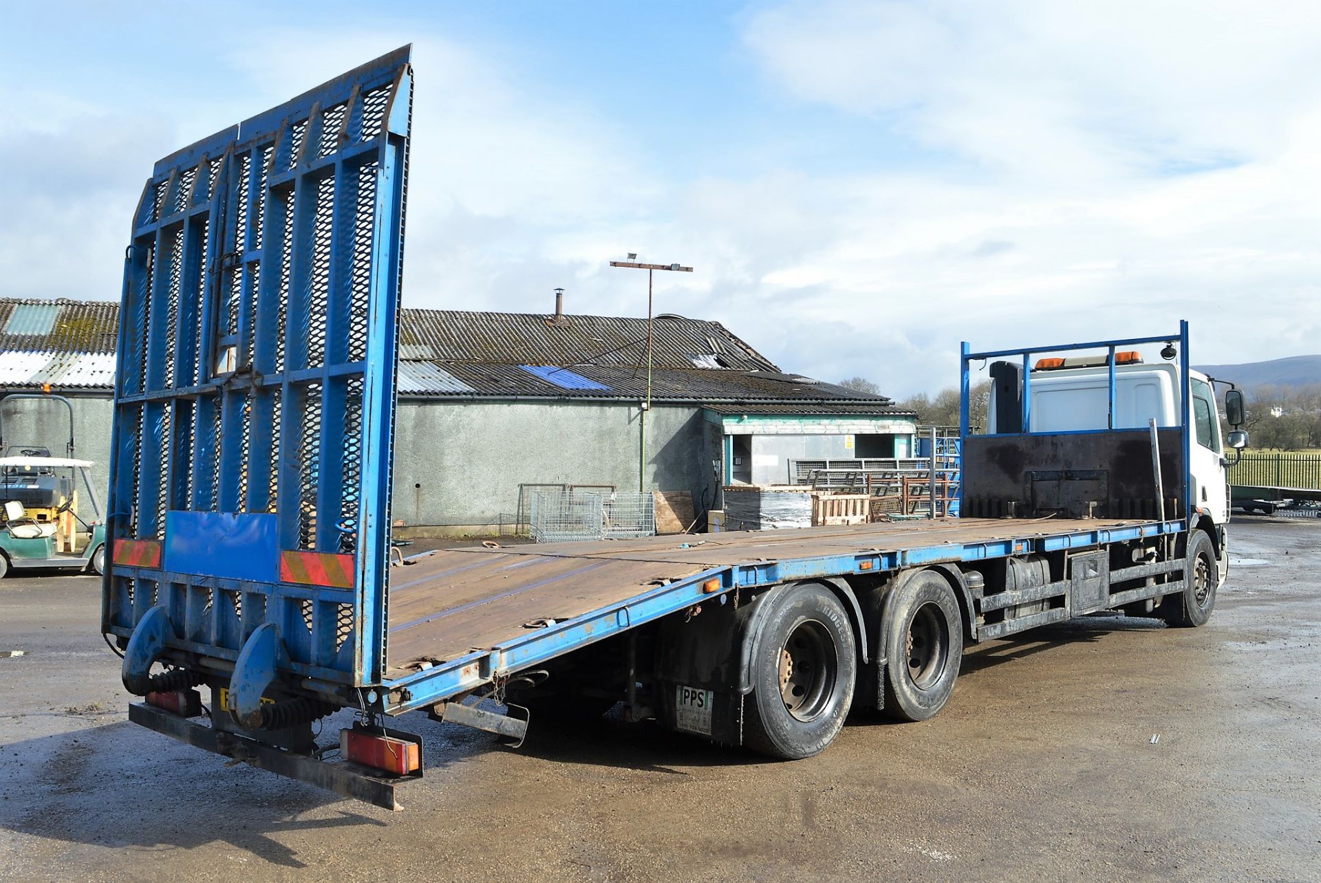 DAF 75 310 26 tonne 28ft bed beaver tail lorry Registration number: PN57 UOG Date of - Image 3 of 10