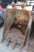 2 ft digger bucket