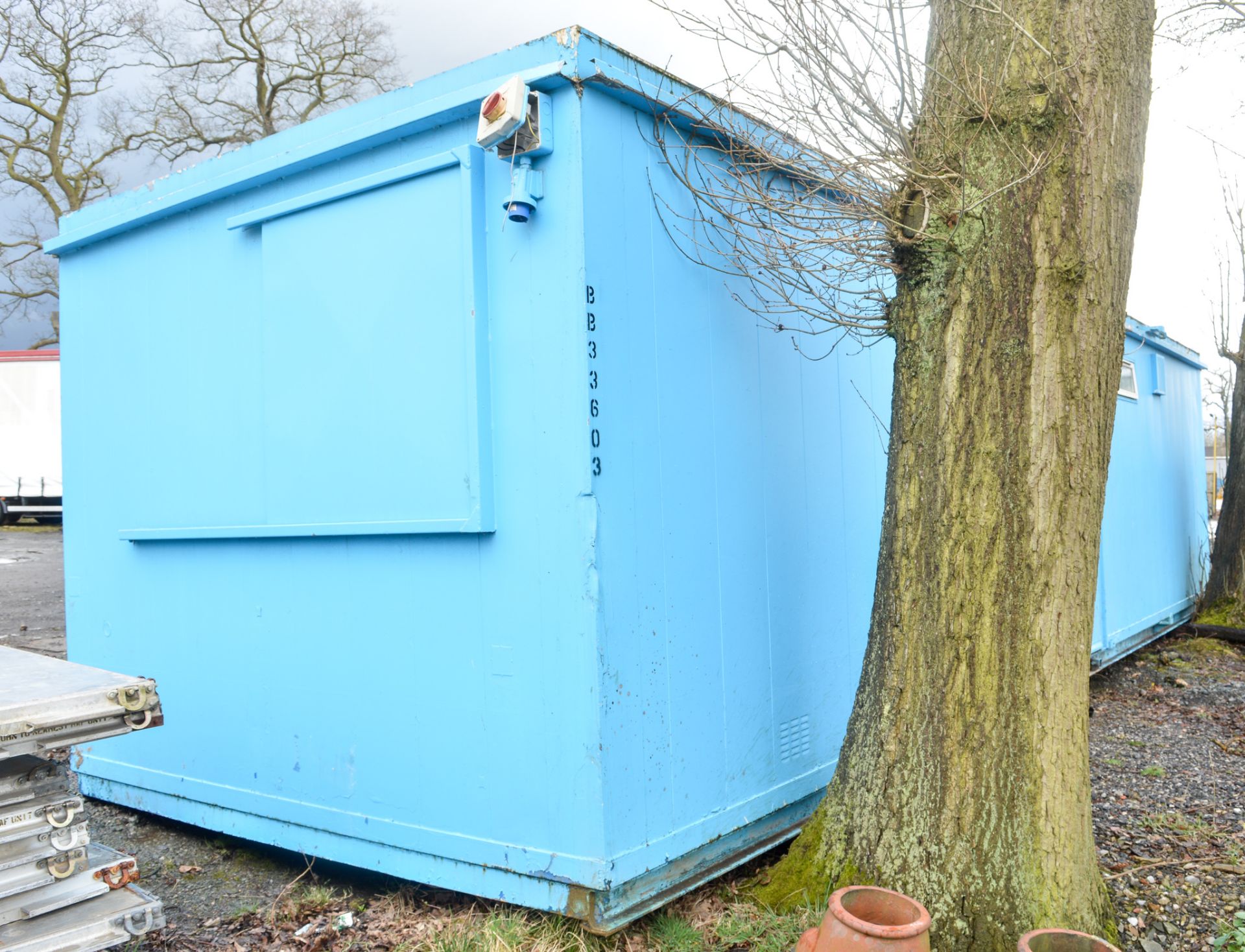 32 ft x 9 ft steel anti vandal toilet & office site unit comprising of office room, single - Image 2 of 8