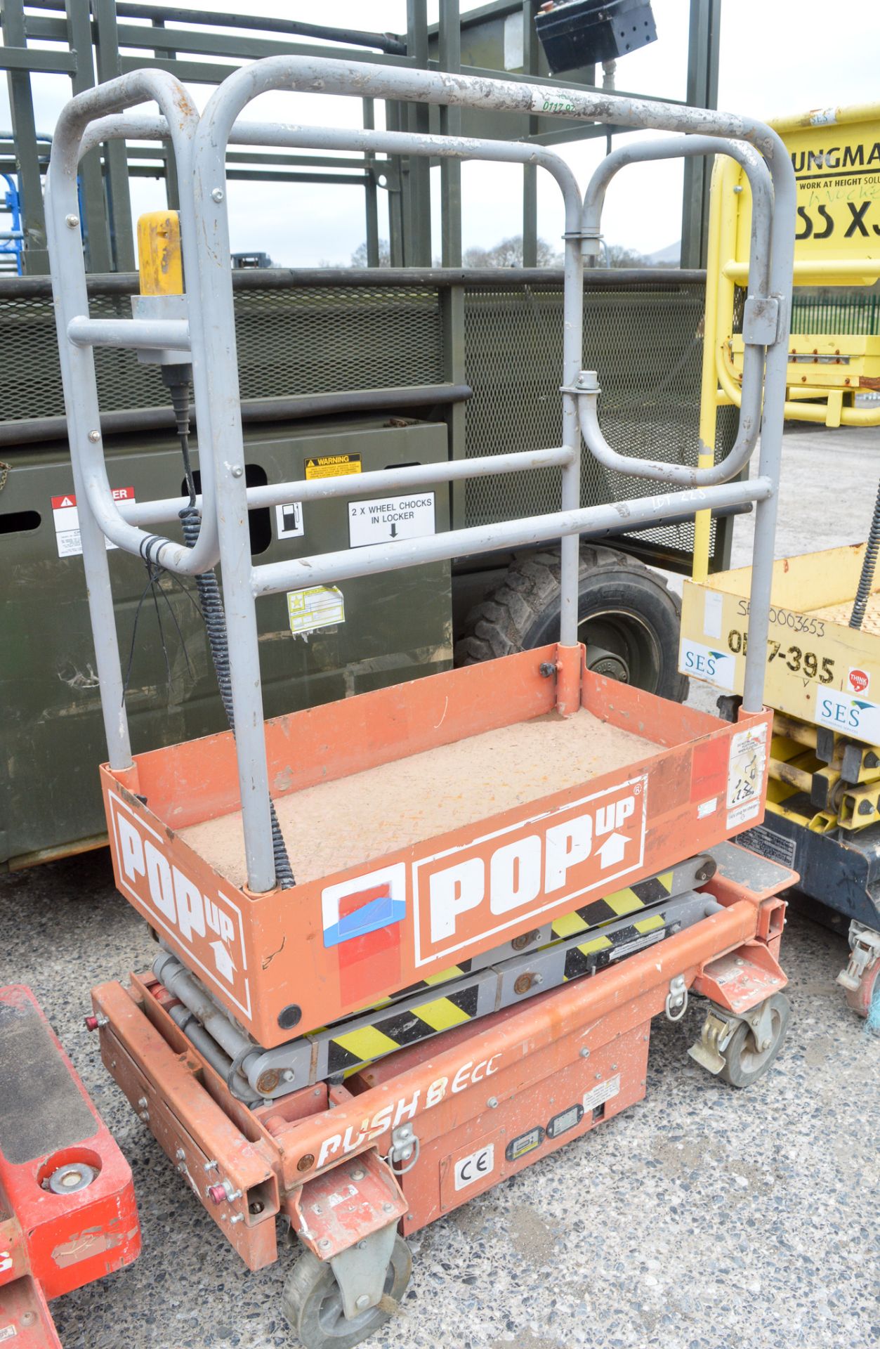 Pop-Up Push battery electric scissor lift access platform Year: 2011 A605710