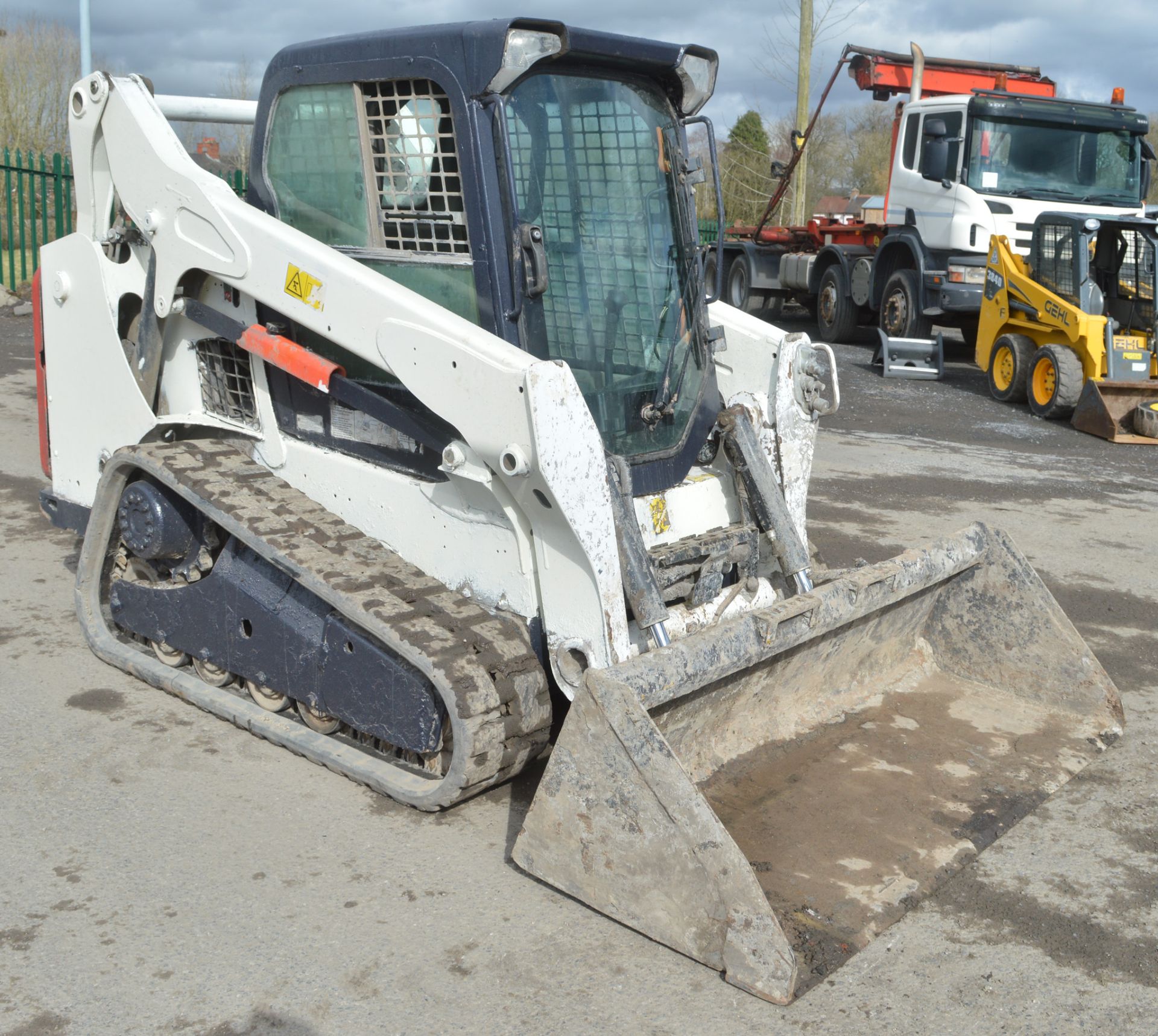 Bobcat T590 rubber tracked skid steer loader  Year: 2014 S/N: A3NS11455 Recorded hours: 1060 A628142 - Image 2 of 12