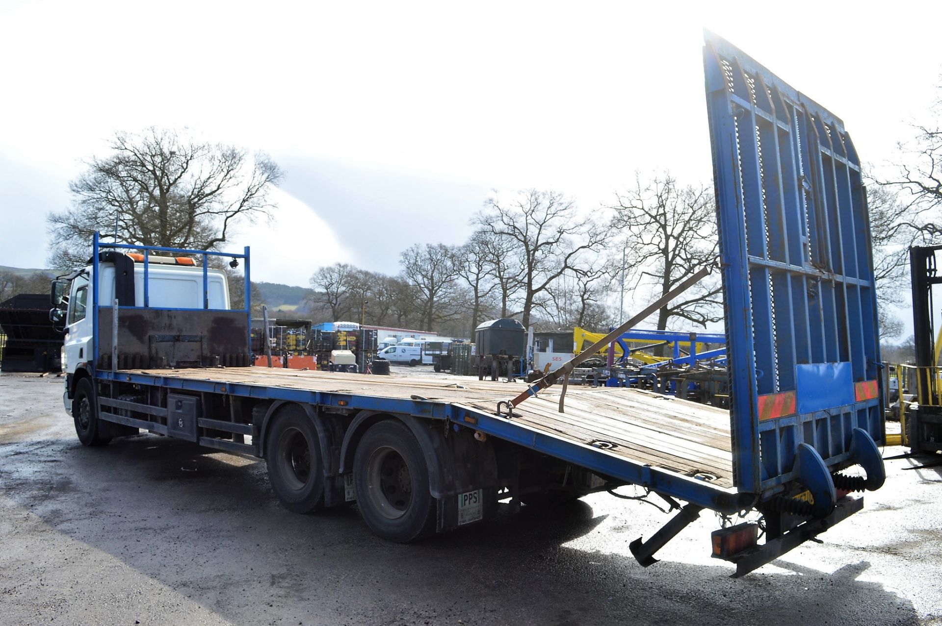 DAF 75 310 26 tonne 28ft bed beaver tail lorry Registration number: PN57 UOG Date of - Image 2 of 10