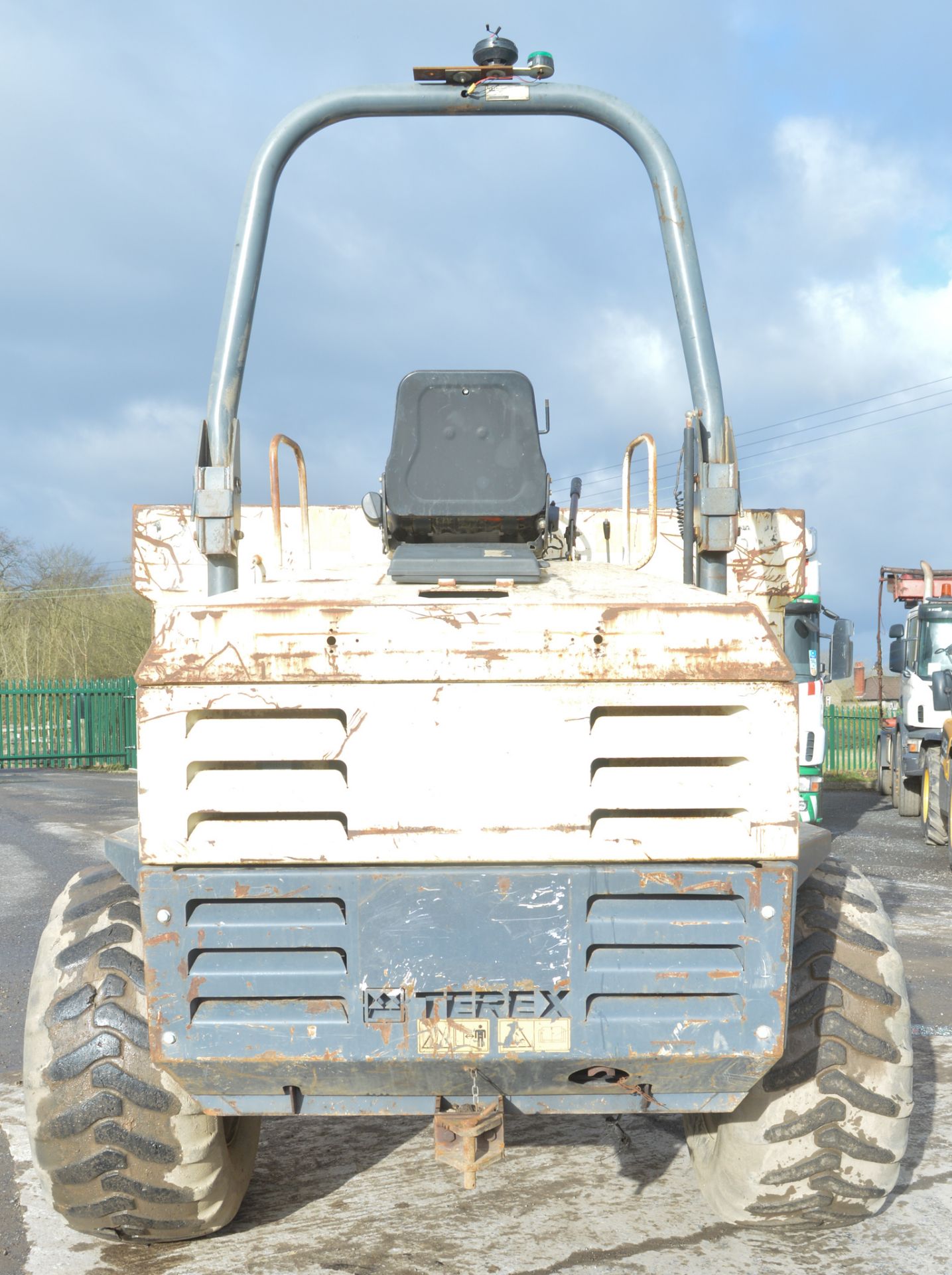 Benford Terex 9 tonne straight skip dumper Year: 2007 S/N: E704FM227 Recorded Hours: 4077 1253 - Image 6 of 11