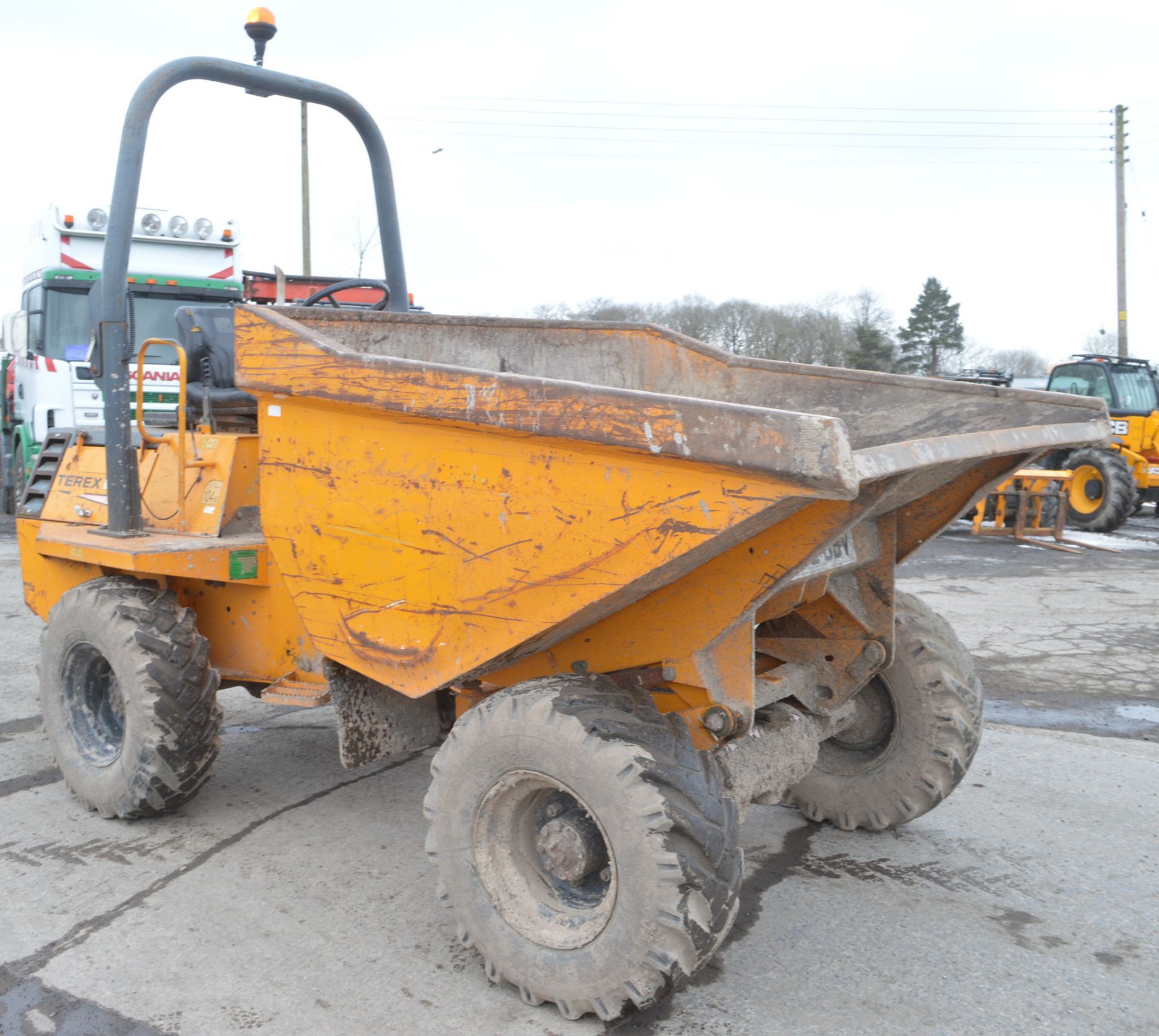 Benford Terex 3 tonne straight skip dumper  Year: 2004 S/N: E401AP020 Recorded hours: 3115 DPR052 - Image 2 of 11