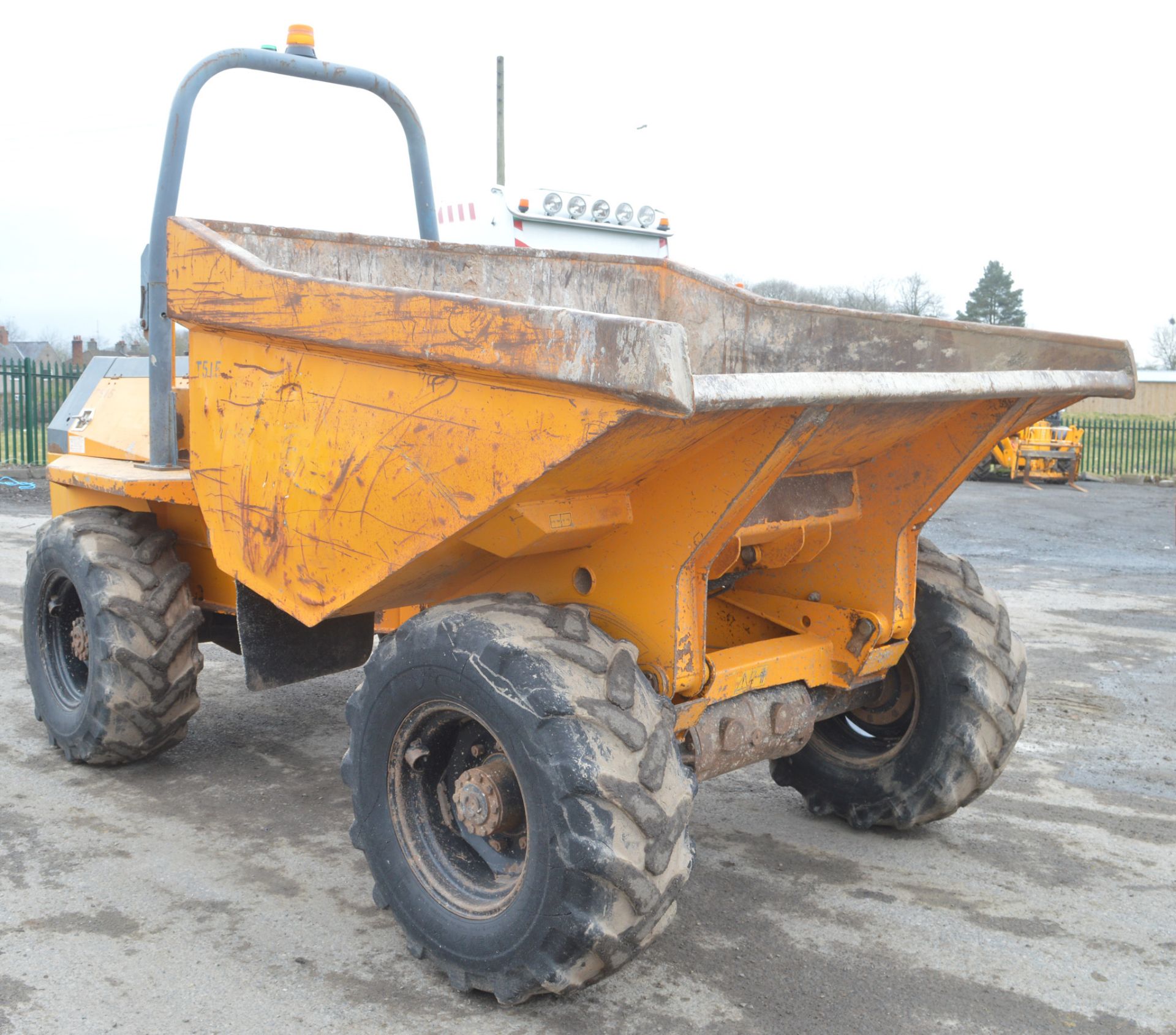 Benford Terex 6 tonne straight skip dumper  Year: 2005 S/N: E510FJ035 Recorded hours: *Clock not - Image 5 of 11