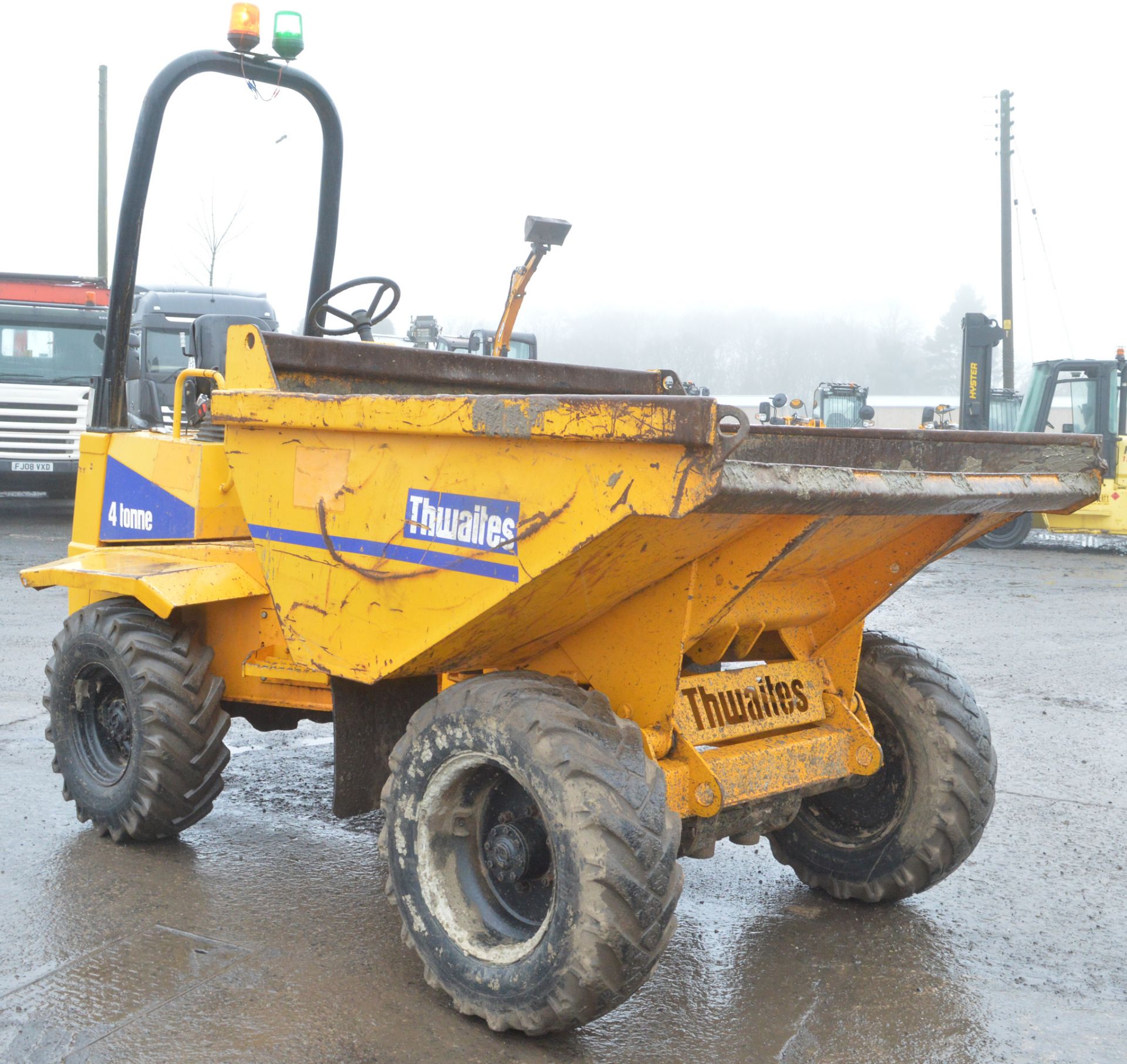 Thwaites 4 tonne straight skip dumper Year: 2004 S/N: 402A5584 Recorded Hours: 2319 715 - Image 4 of 11