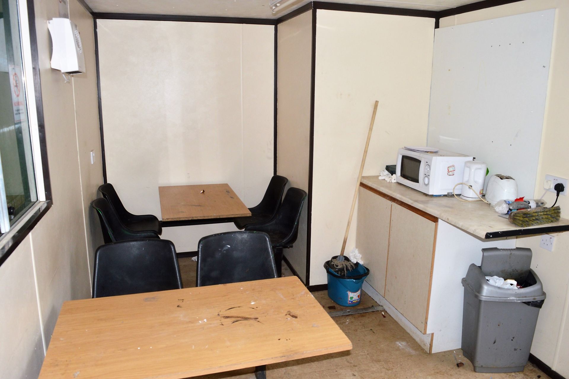 21 ft x 9 ft steel anti vandal welfare site unit comprising of: canteen area, toilet, drying - Image 6 of 10