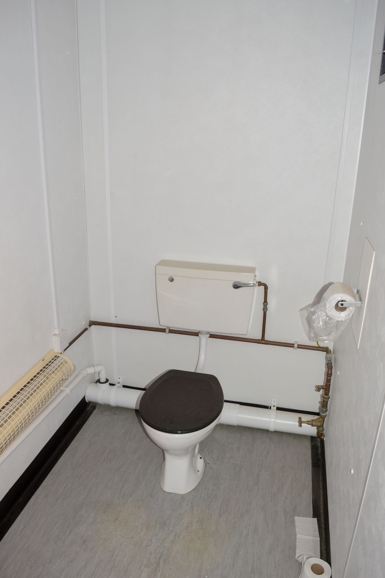 32 ft x 9 ft steel anti vandal toilet site unit c/w keys BB34171 - Image 9 of 10