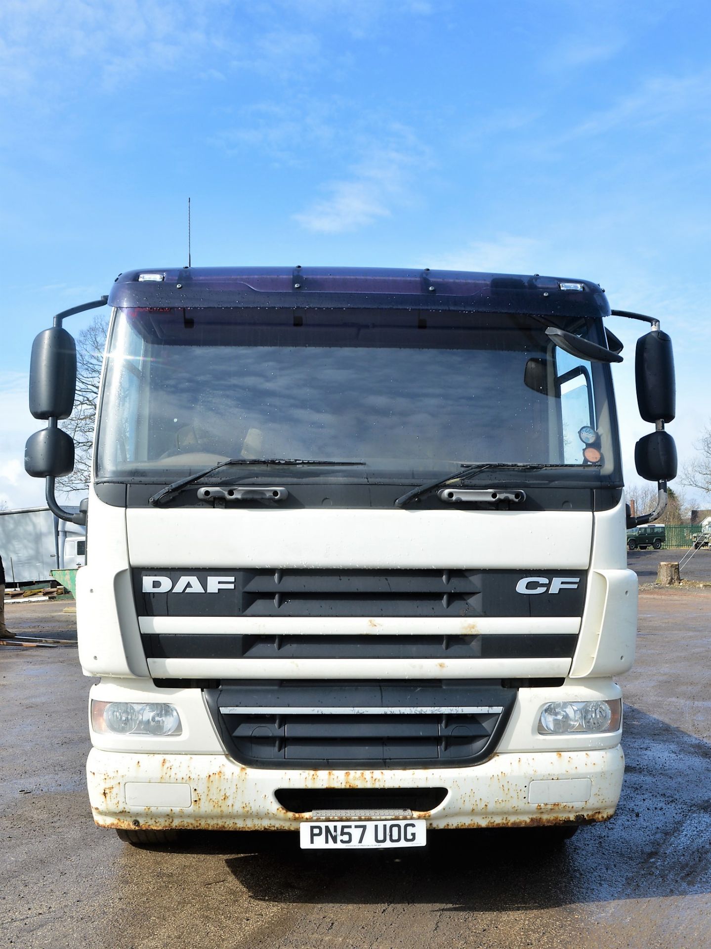 DAF 75 310 26 tonne 28ft bed beaver tail lorry Registration number: PN57 UOG Date of - Image 5 of 10