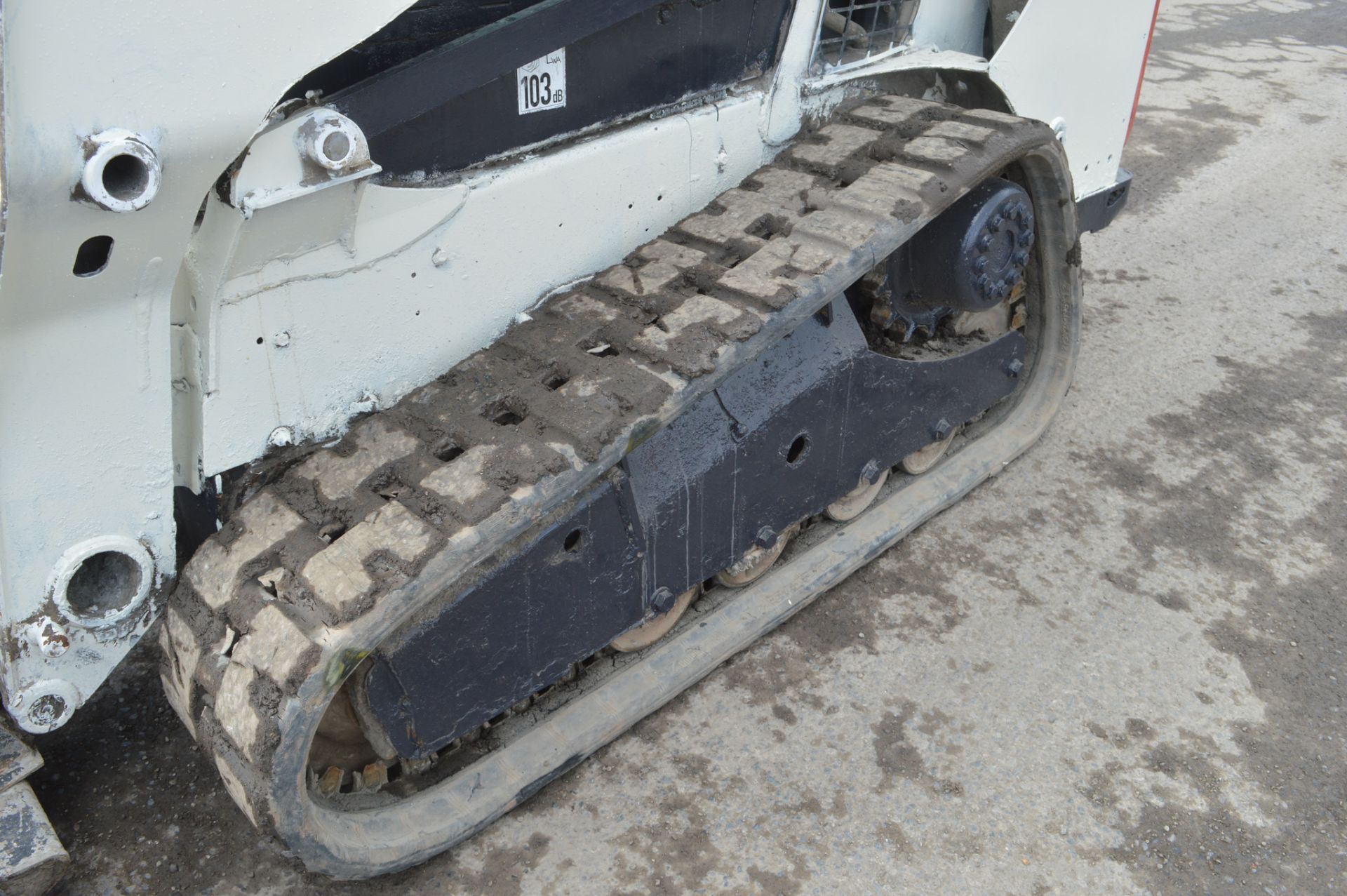 Bobcat T590 rubber tracked skid steer loader  Year: 2014 S/N: A3NS11455 Recorded hours: 1060 A628142 - Image 8 of 12