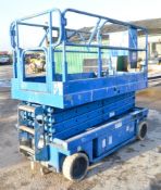 Genie Lift GS2646 26 ft battery election scissor lift access platform Year: 1998 S/N: 3659