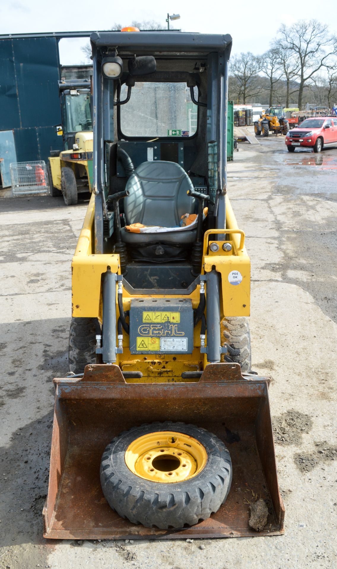 Gehl 1640 E Series skid steer loader Year: 2015 S/N: 12217 Recorded Hours: 524 c/w bucket B336 - Image 5 of 10