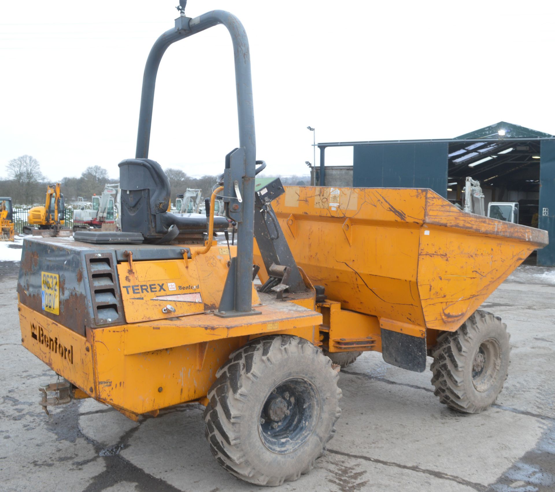 Benford Terex 3 tonne straight skip dumper  Year: 2004 S/N: E401AP020 Recorded hours: 3115 DPR052 - Image 3 of 11