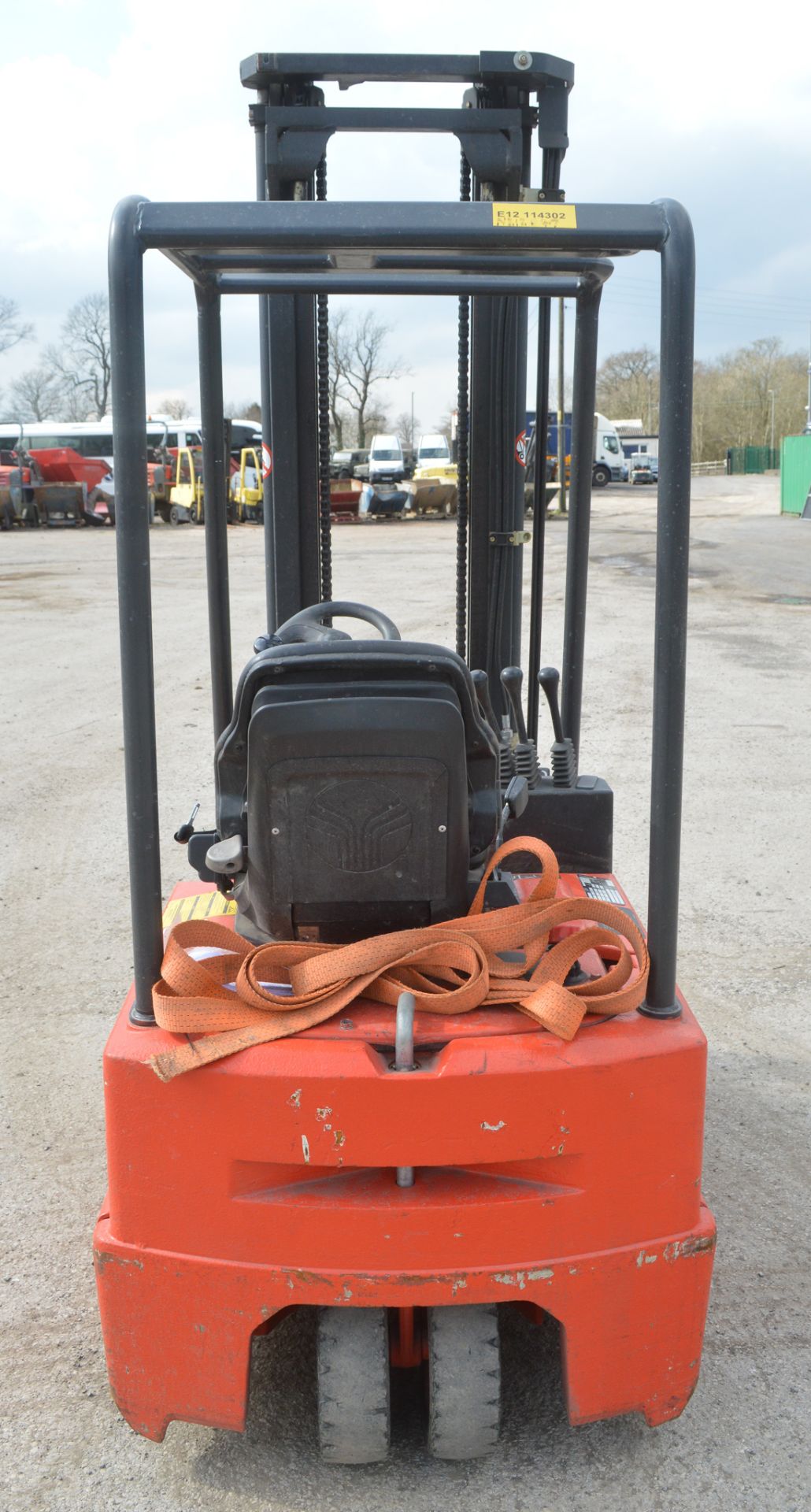 Linde E12 battery electric fork lift truck Year: 2005 S/N: 01091 c/w charger - Image 6 of 7