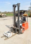 Linde E12 battery electric fork lift truck Year: 2005 S/N: 01091 c/w charger