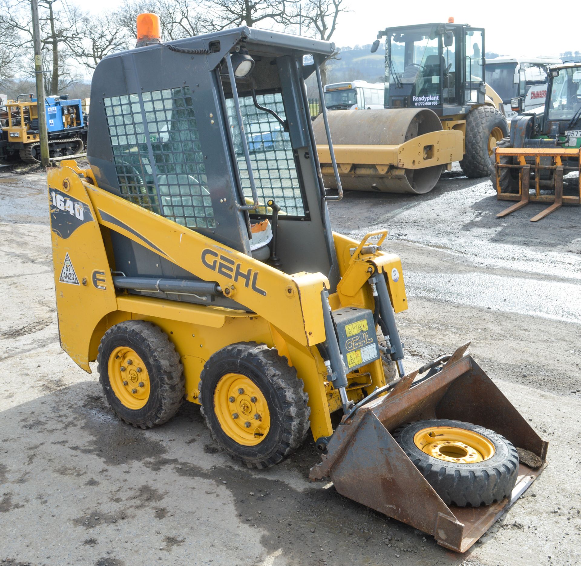 Gehl 1640 E Series skid steer loader Year: 2015 S/N: 12217 Recorded Hours: 524 c/w bucket B336 - Image 4 of 10