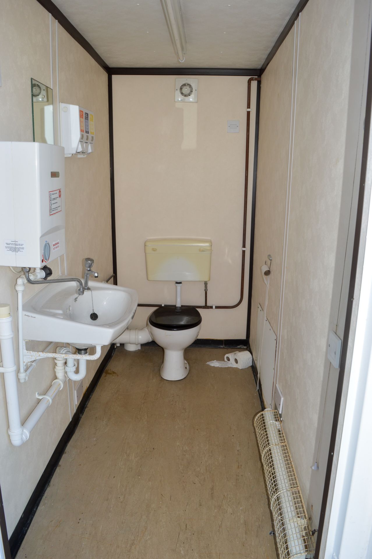 21 ft x 9 ft steel anti vandal toilet site unit c/w keys A451349 - Image 7 of 7