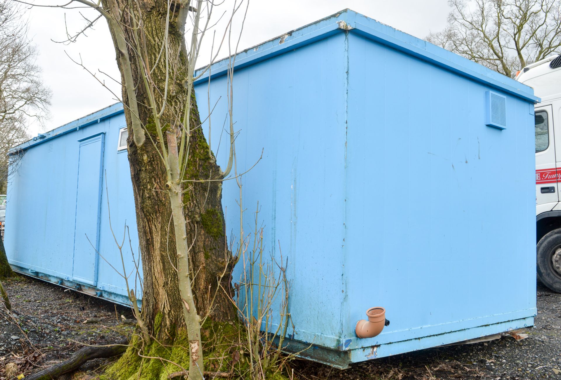 32 ft x 9 ft steel anti vandal toilet & office site unit comprising of office room, single - Image 3 of 8