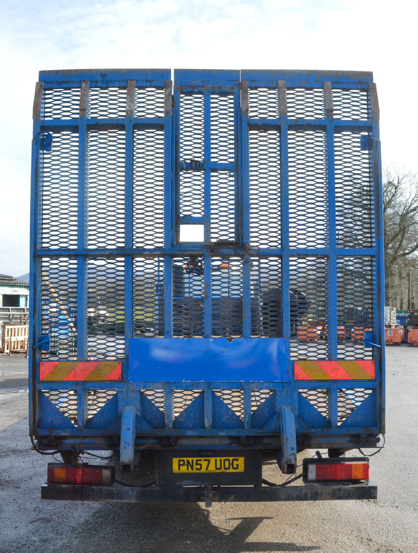 DAF 75 310 26 tonne 28ft bed beaver tail lorry Registration number: PN57 UOG Date of - Image 6 of 10