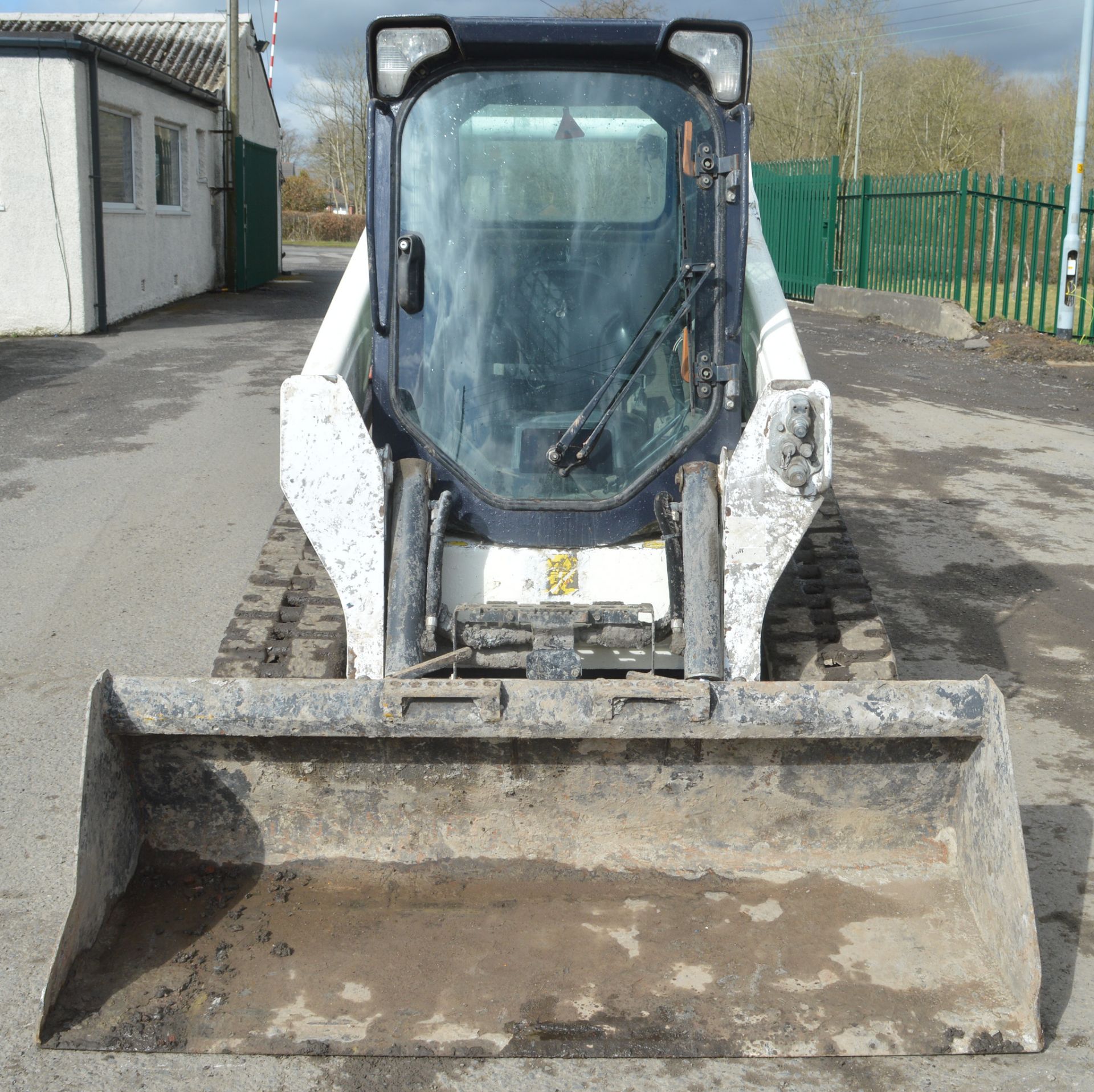 Bobcat T590 rubber tracked skid steer loader  Year: 2014 S/N: A3NS11455 Recorded hours: 1060 A628142 - Image 3 of 12